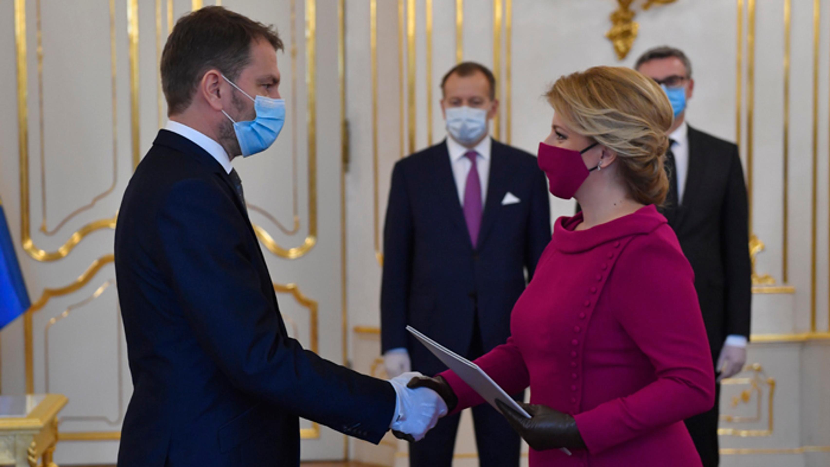 Prezidentka Zuzana Čaputová  vymenúva Igora Matoviča za premiéra.