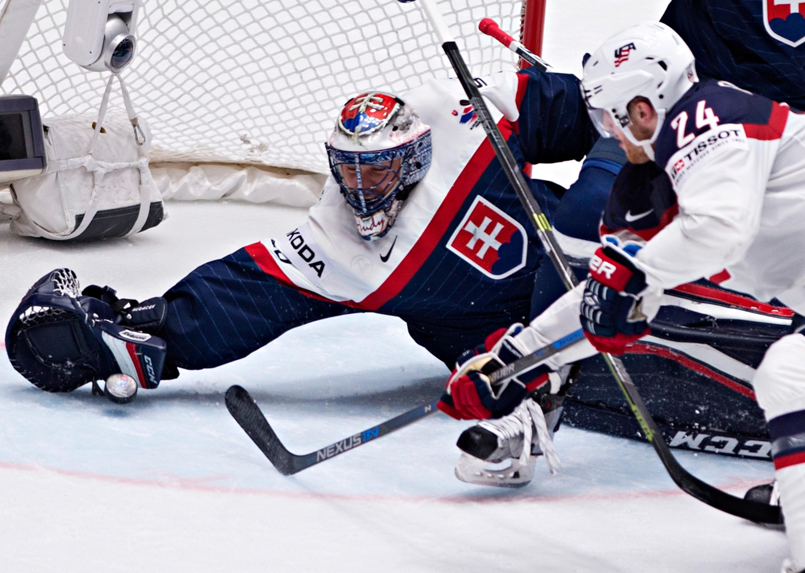 Veľký Hudáčkov zákrok v tretej tretine proti USA.