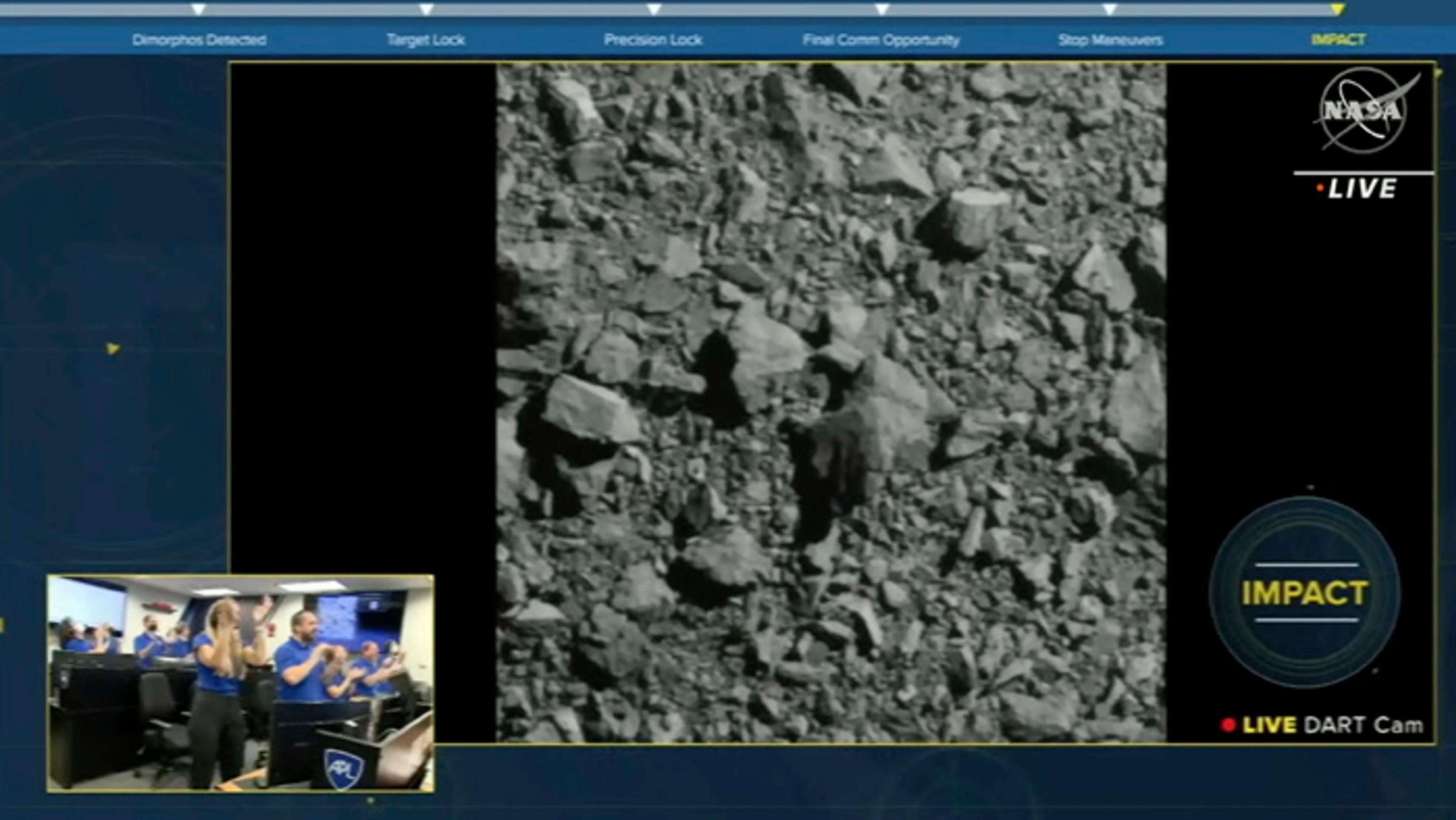 Sonda NASA sa v rámci testovacej misie úspešne zrazila s asteroidom.