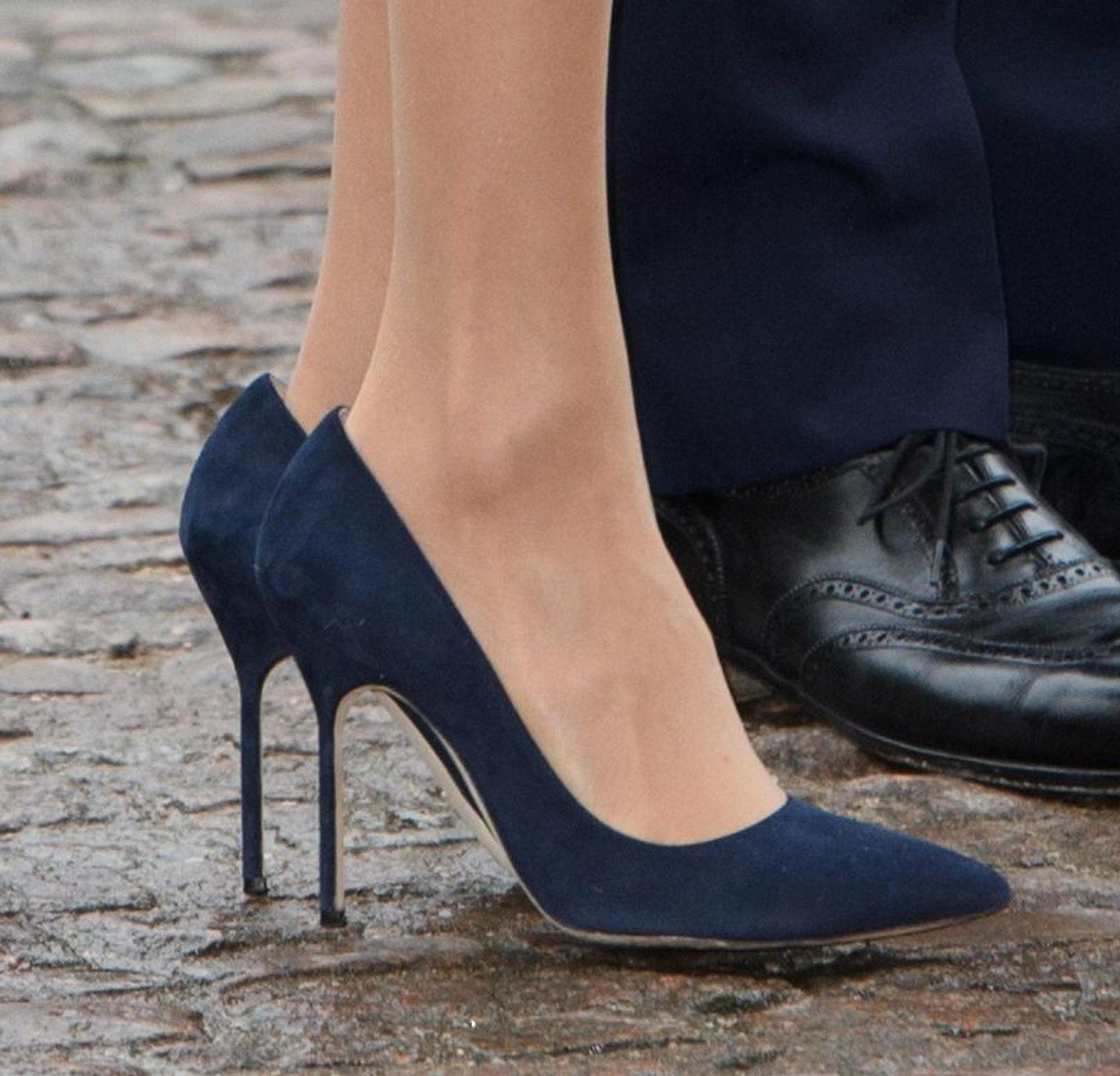 Meghan Markle a jej väčšie topánky. 