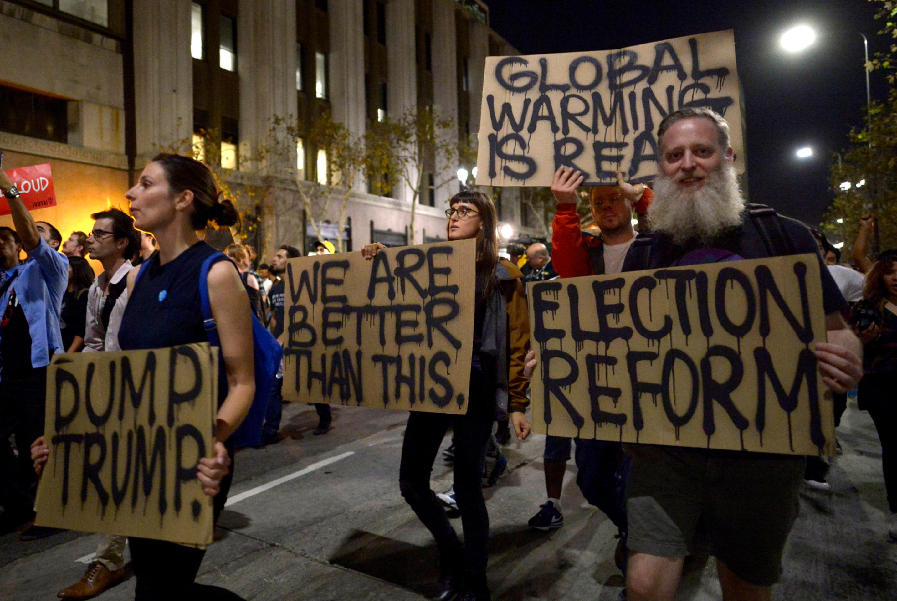 Tisícky protestujúcich obyvateľov vyšli do ulíc