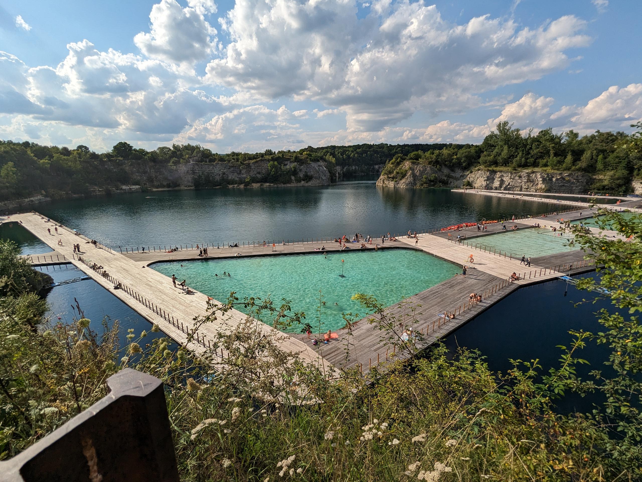 Pohľad na kúpalisko v kameňolome Zakrzowek