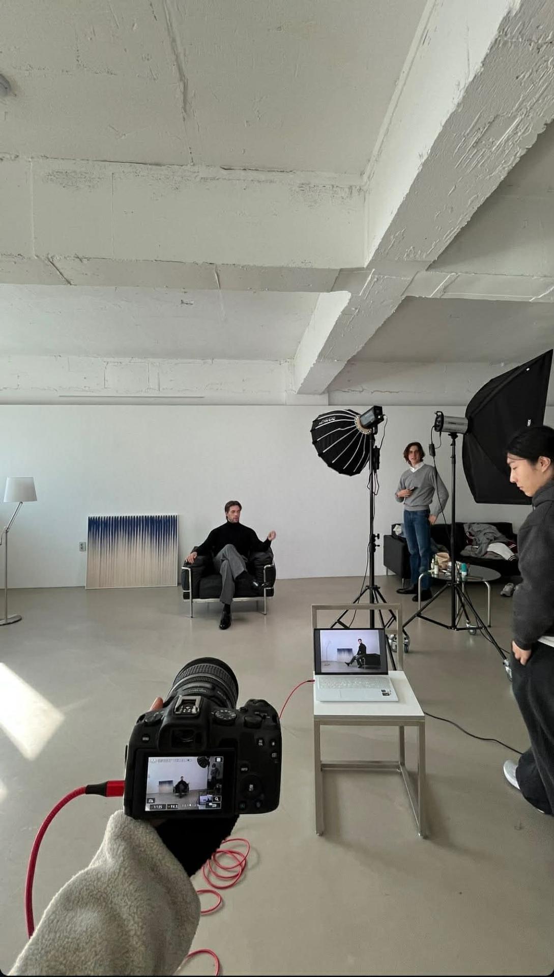 Igor pracuje ako model a herec v Soule.