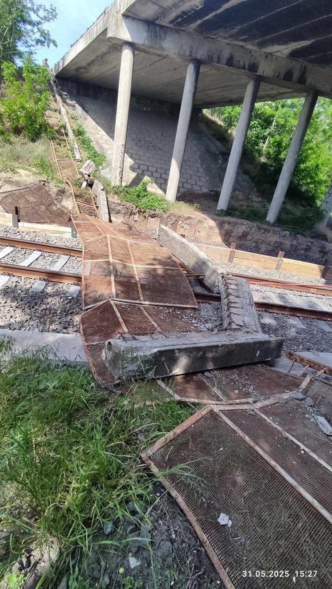 Pád mosta na železničnú trať