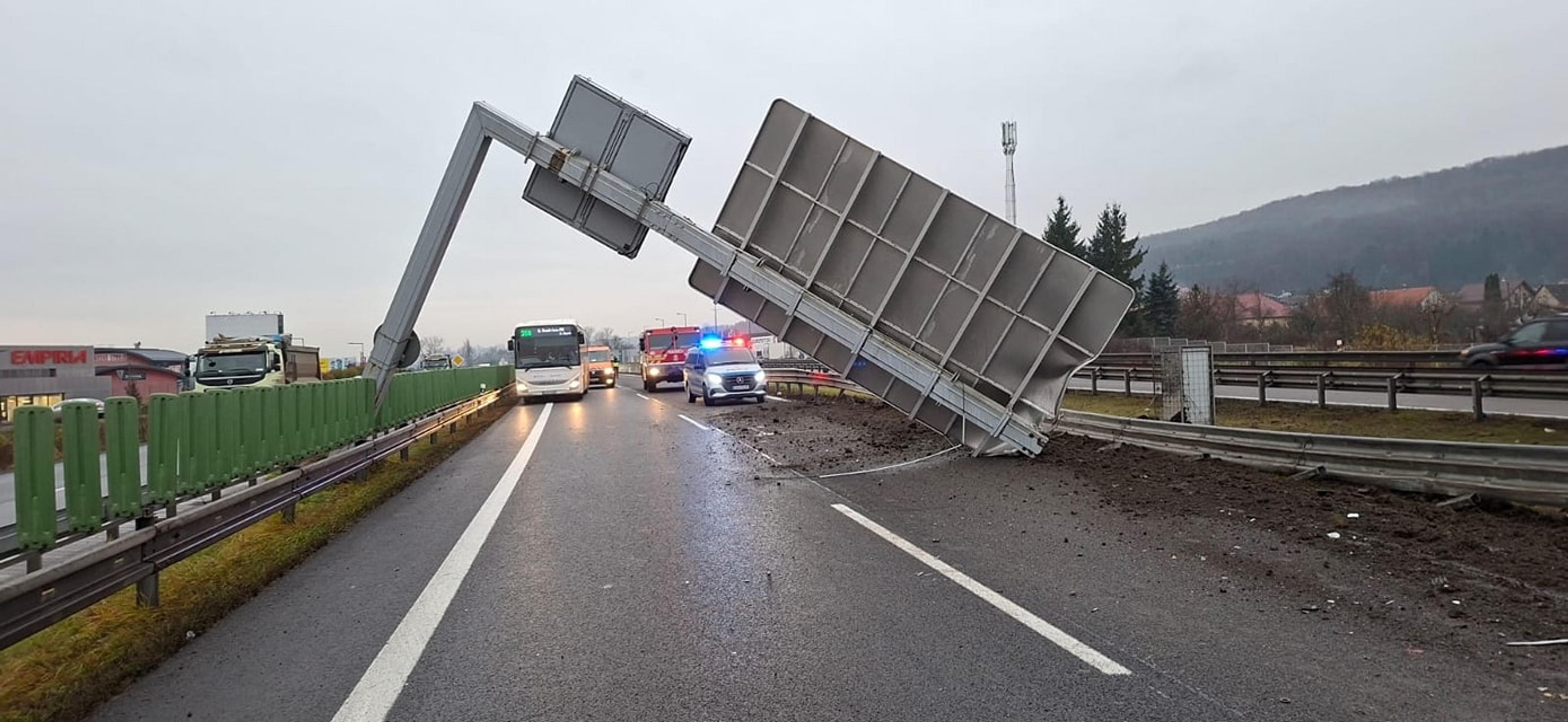 Nehoda kamióna pri Banskej Bystrici