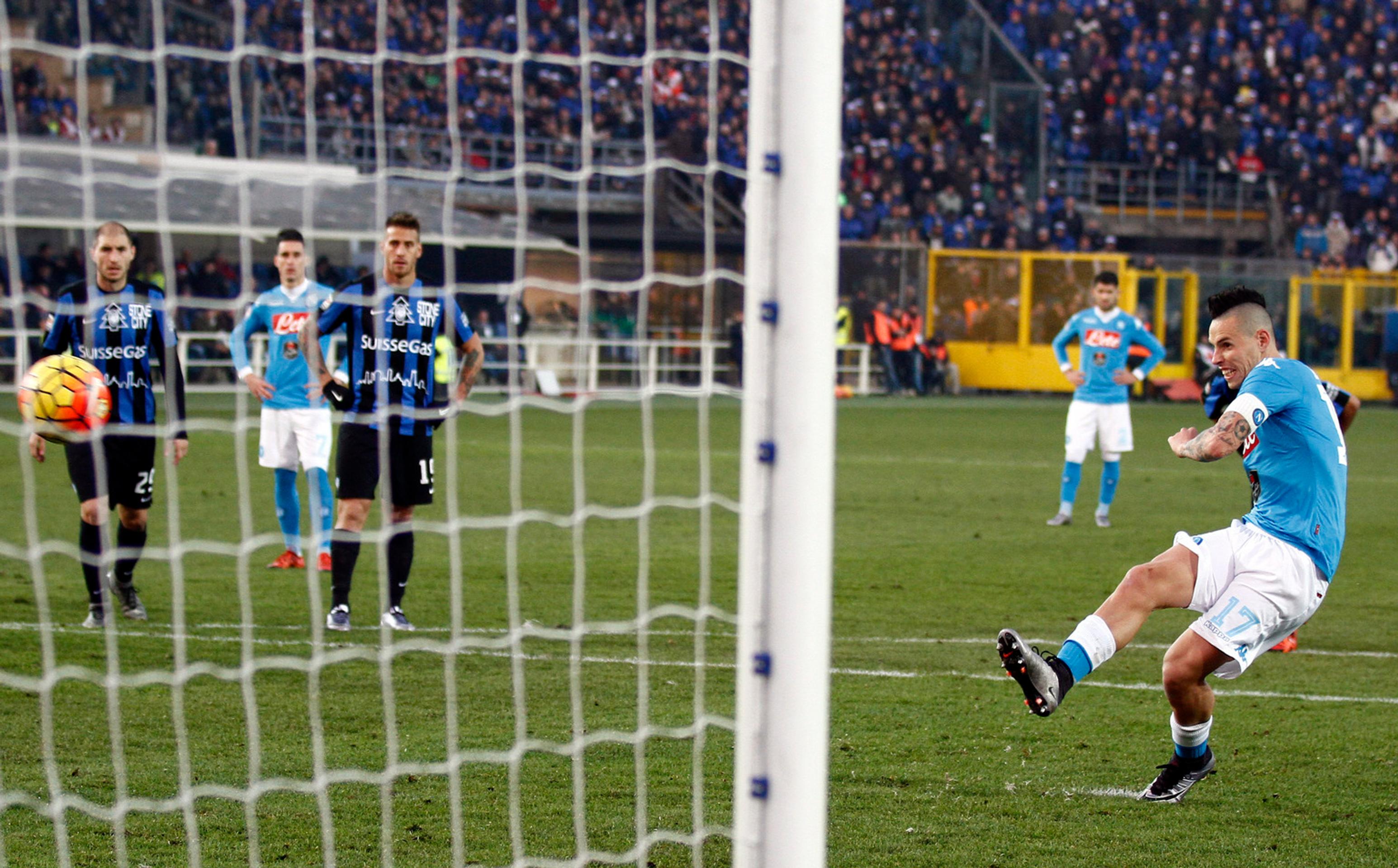 Marek Hamšík strieľa gól