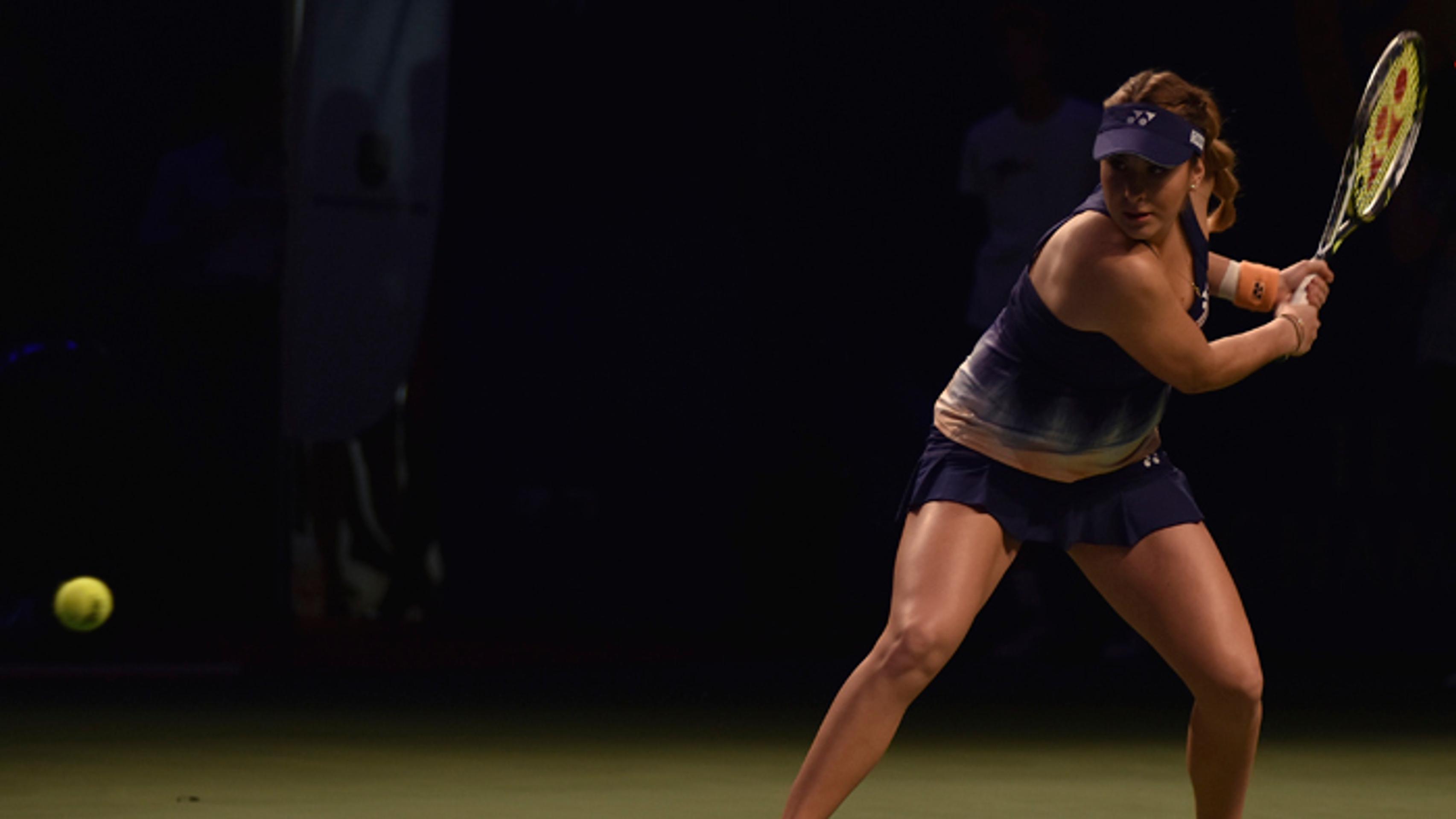 Švajčiarka Belinda Bencicová v zápase na tenisovej exhibície Tennis Champions v Bratislave.