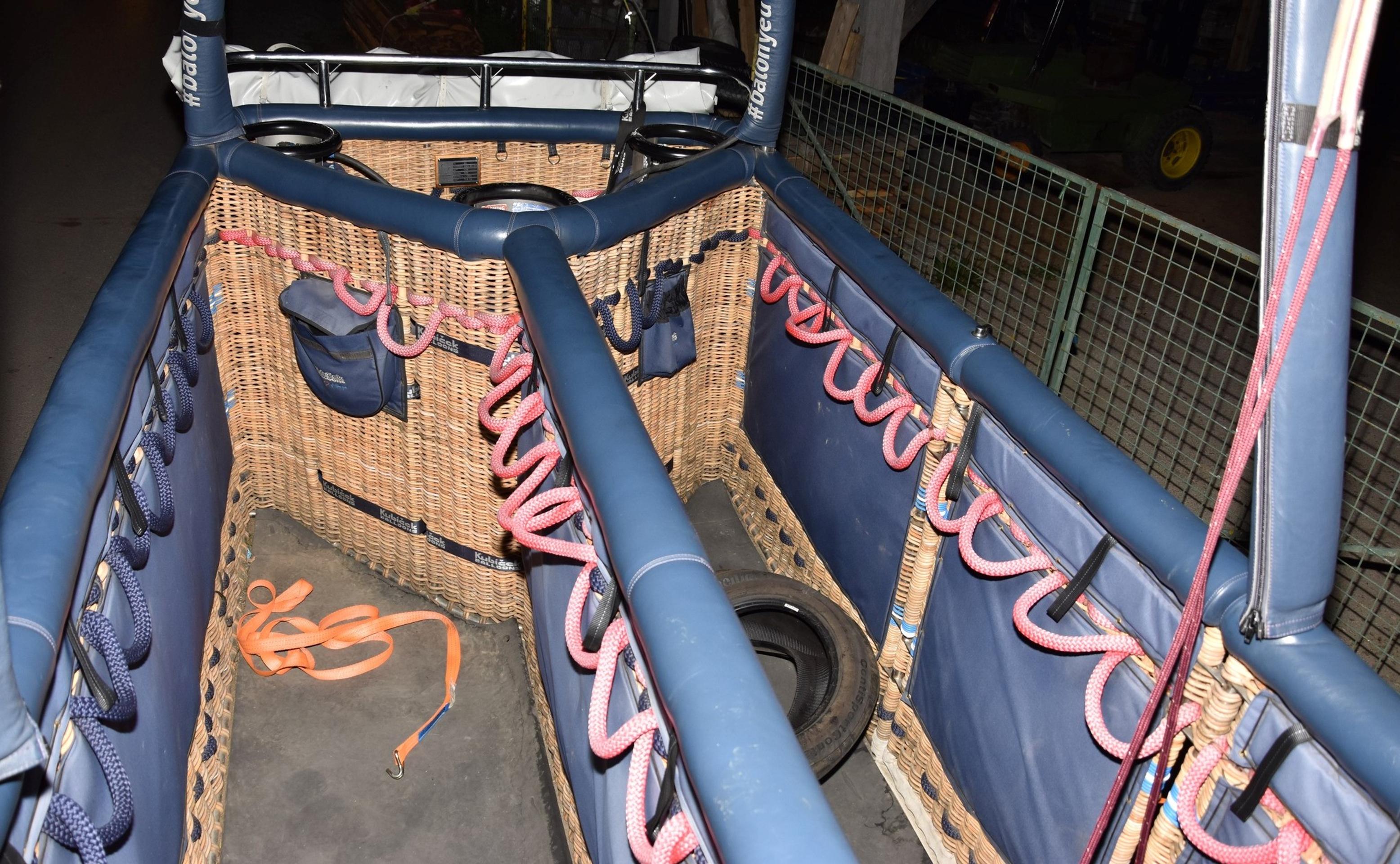 Teplovzdušný balón núdzovo pristál vo Veľkom Čiernom.