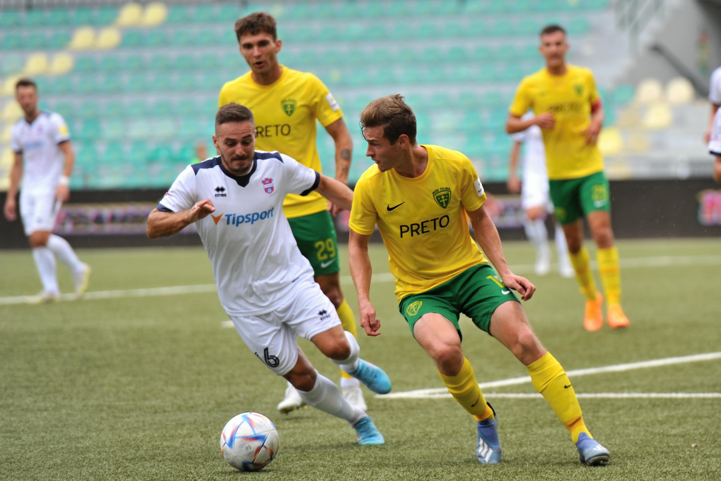 Sprava Patrik Iľko (Žilina) a Karol Mondek (Zlaté Moravce) v 5. kole Fortuna ligy.