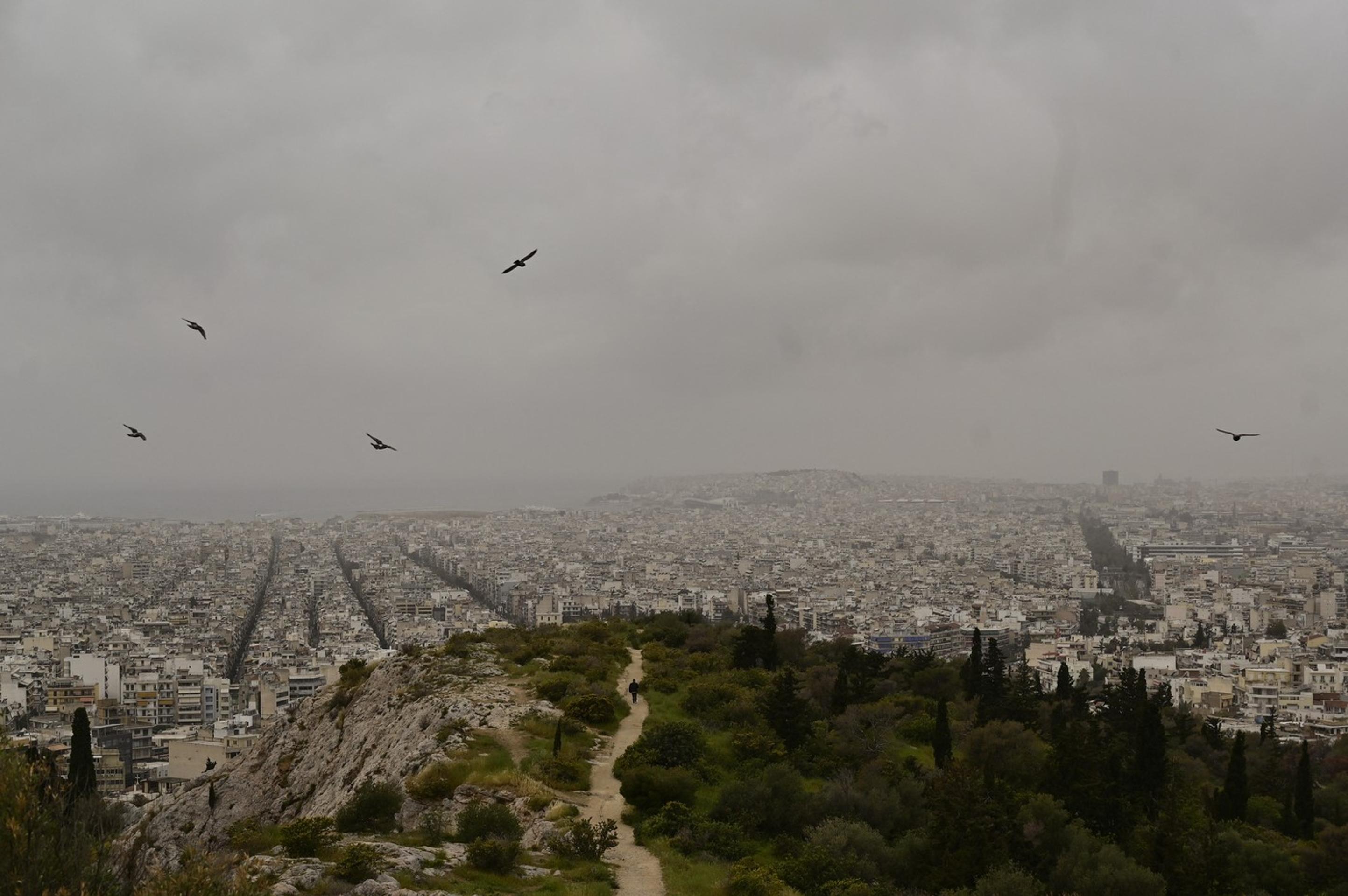 Atény zahalili oblaky prachu zo Sahary.