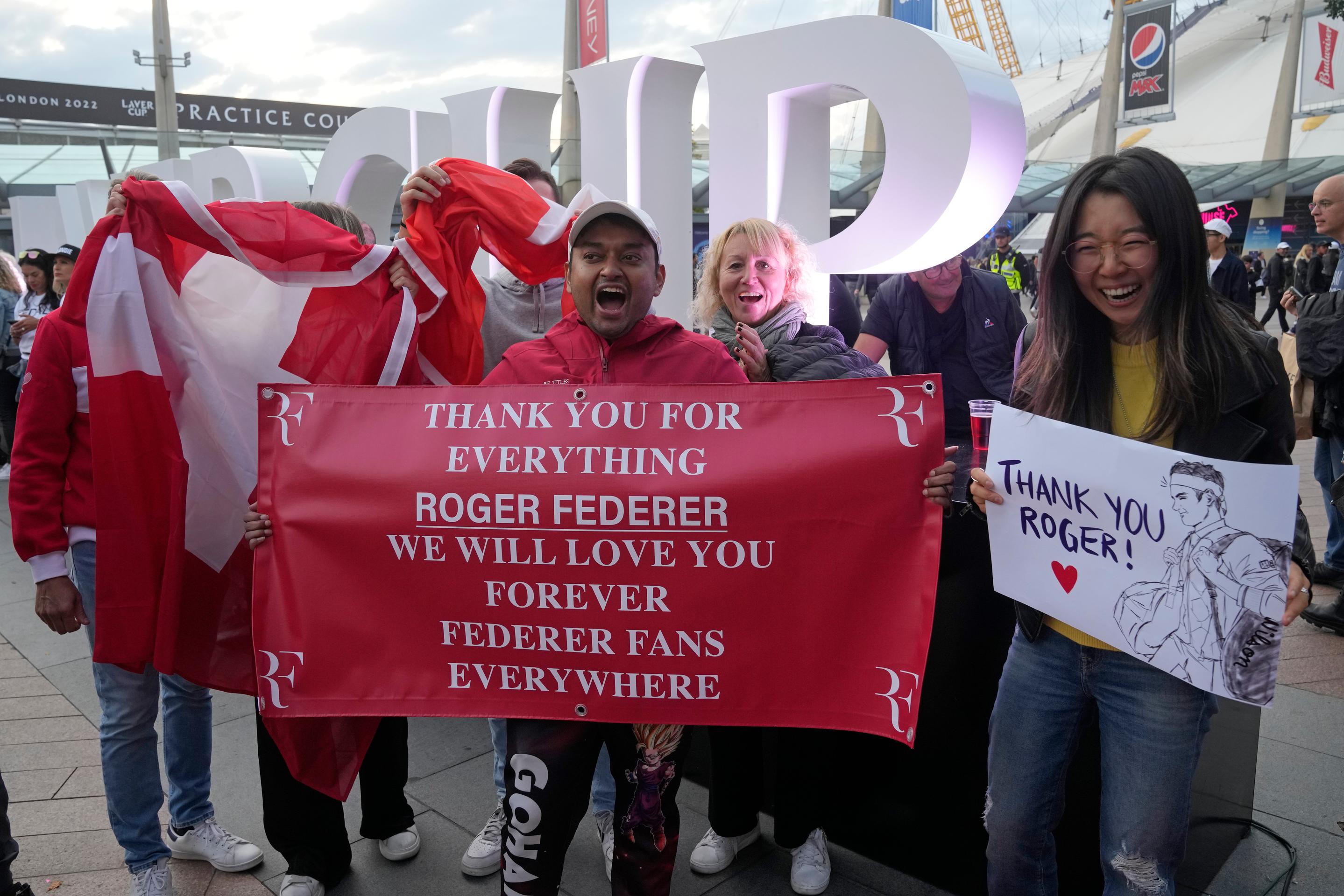 Roger Federer sa lúči s kariérou.