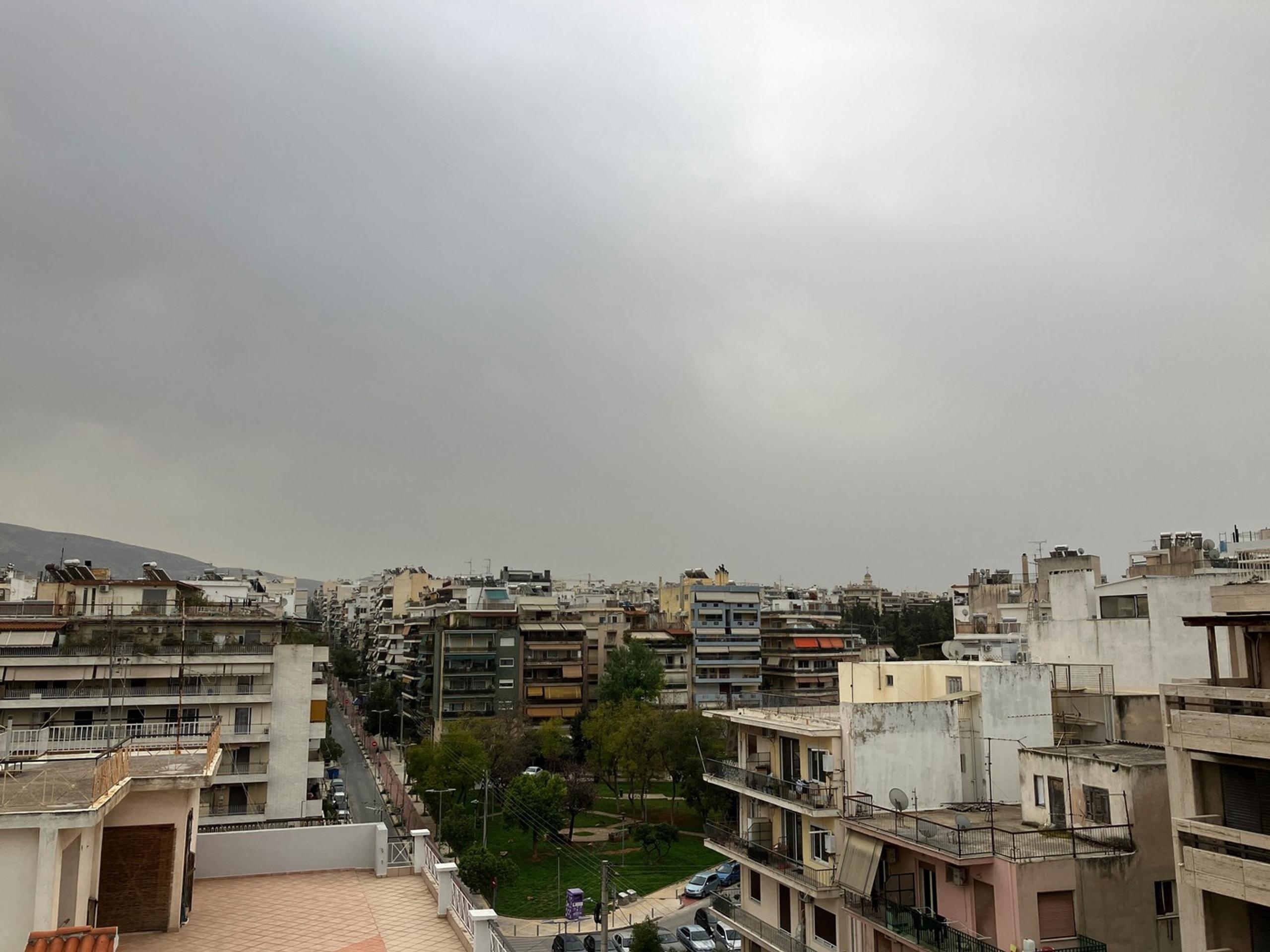 Atény zahalili oblaky prachu zo Sahary.