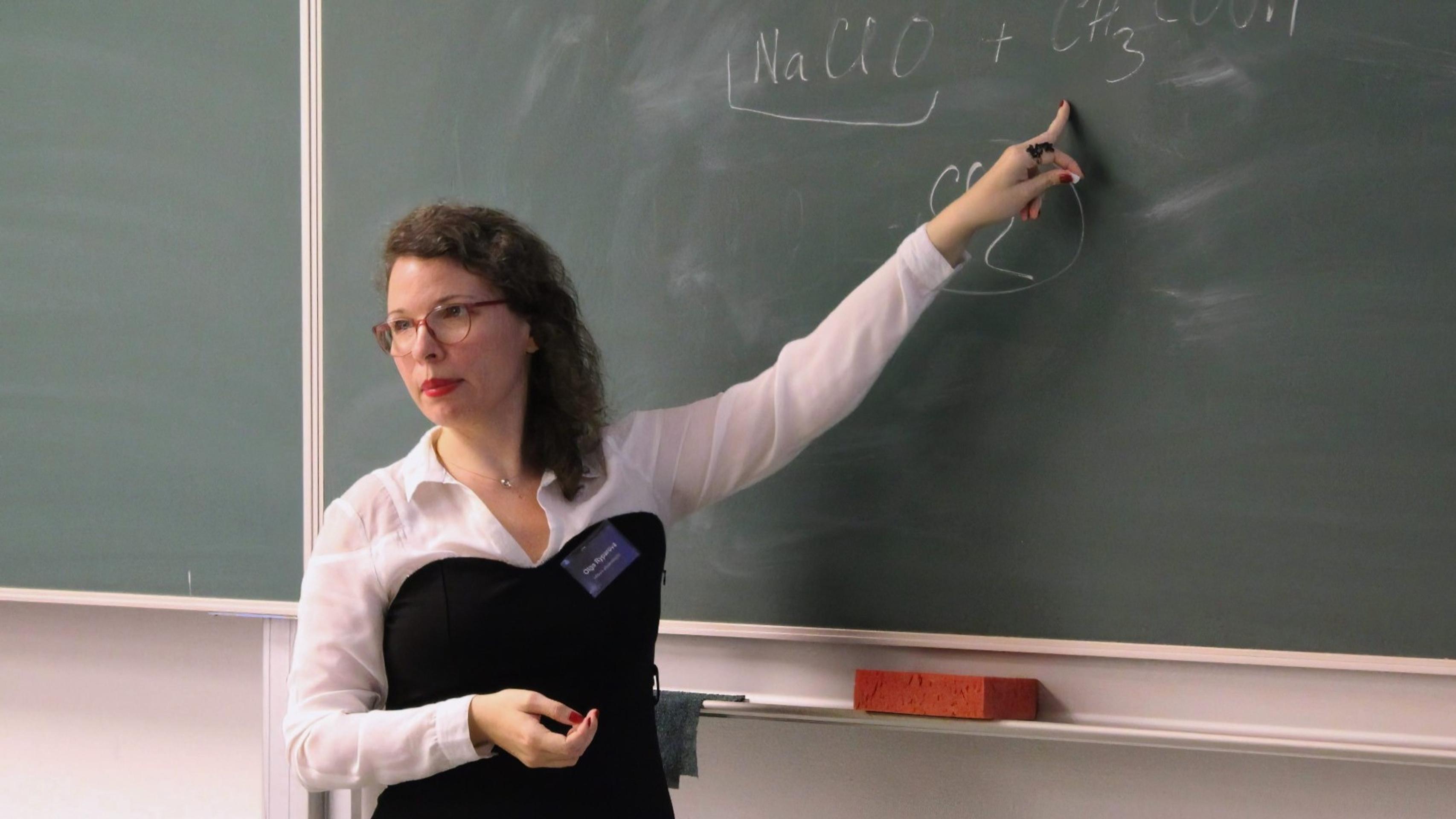 Olga Ryparová – autorka vzdelávacieho projektu Olinium, ktorý približuje chémiu na sociálnych sieťach