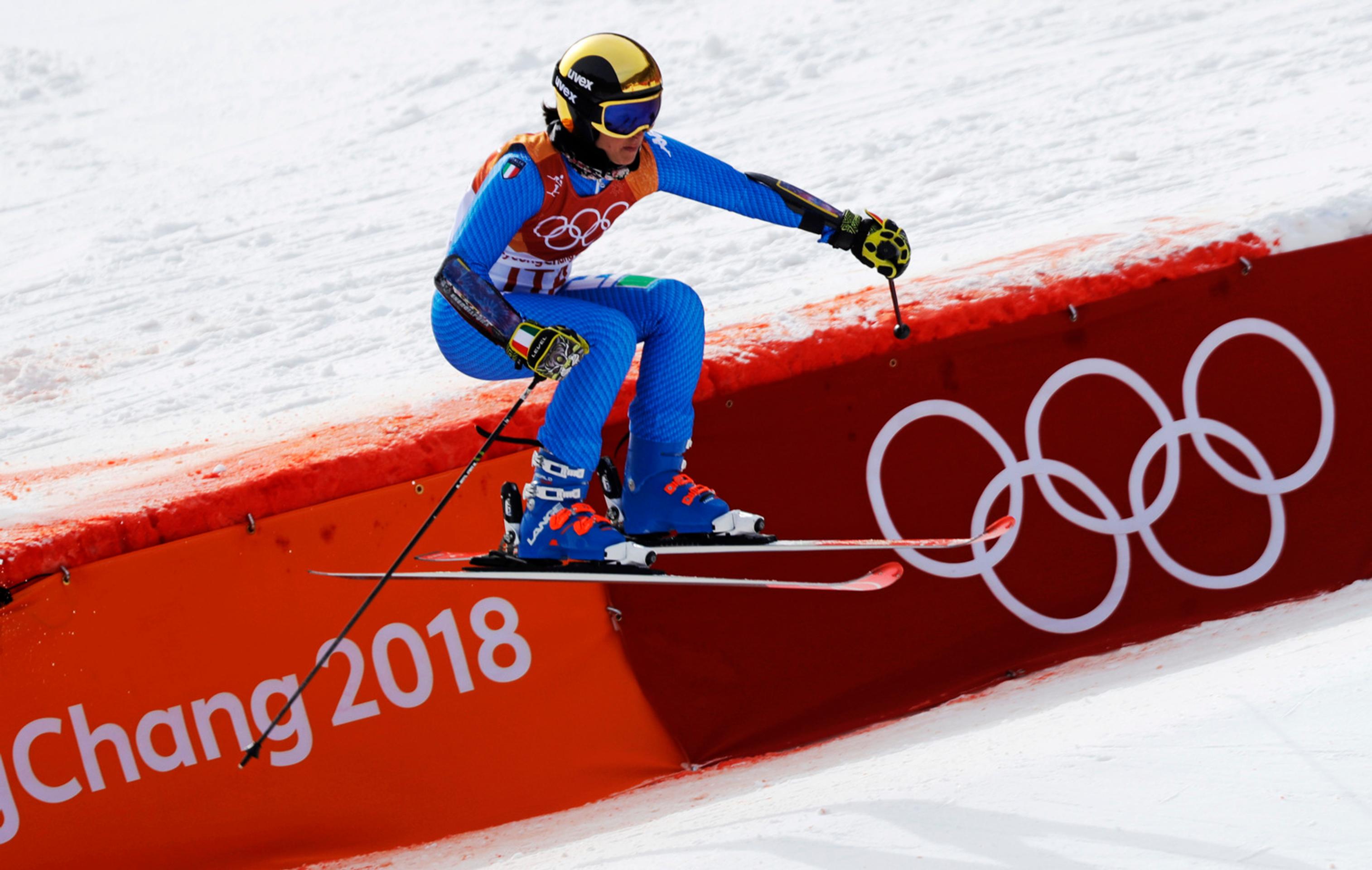 Lyžiarka Irene Curtoniová z Talianska počas súťaže tímov na ZOH 2018.