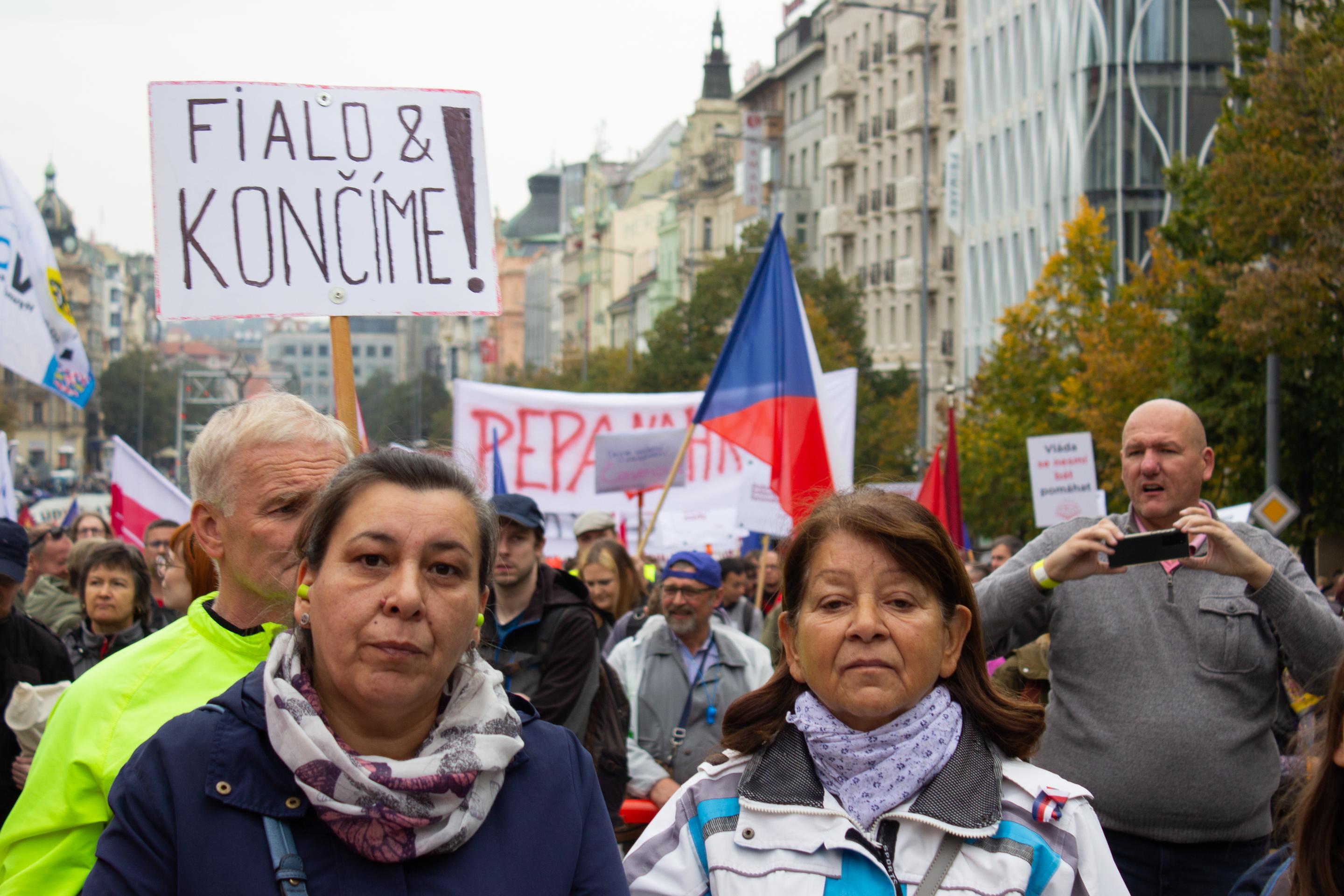 Českí odborári demonštrovali na pražskom Václavskom námestí.