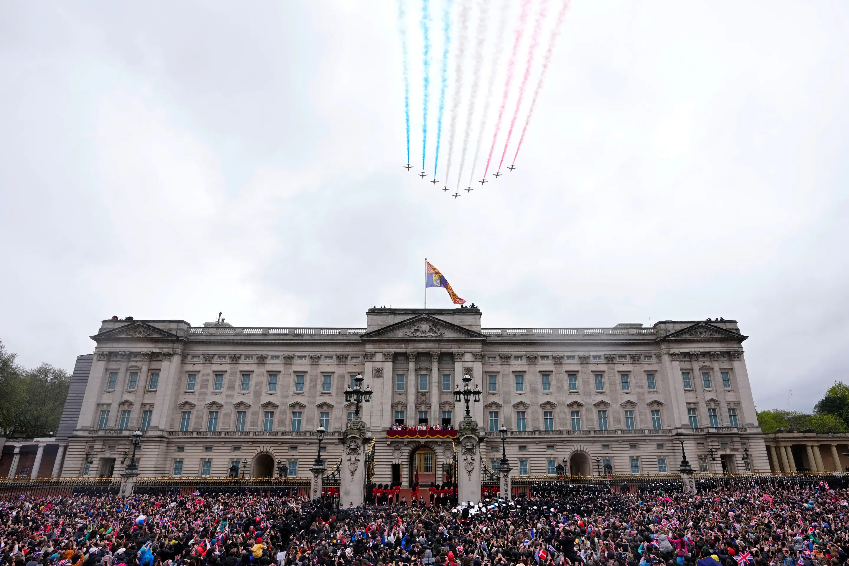 Prelet britskej kráľovskej leteckej akrobatickej skupiny Red Arrows