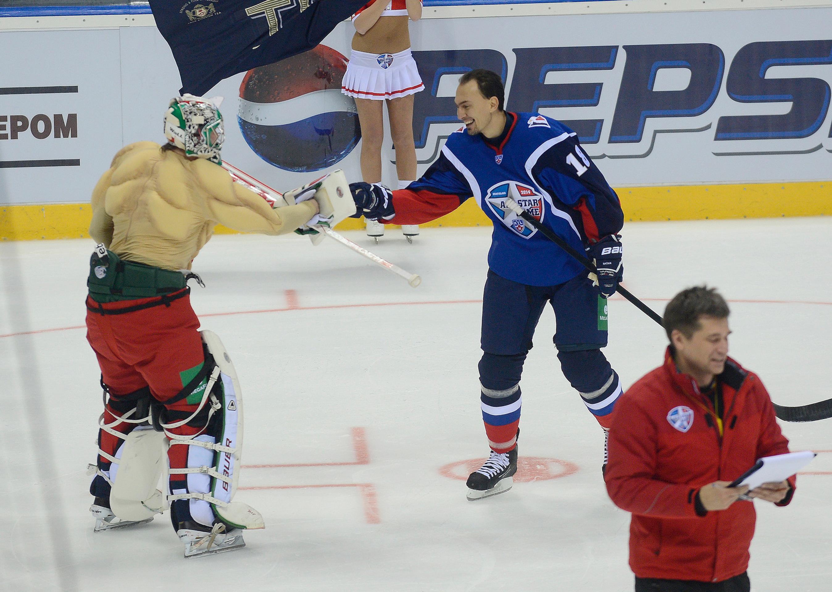 Oblek "svalnáča" síce Barulinovi nepomohol zastaviť Šatan, no získal bod za originalitu pre Východ.