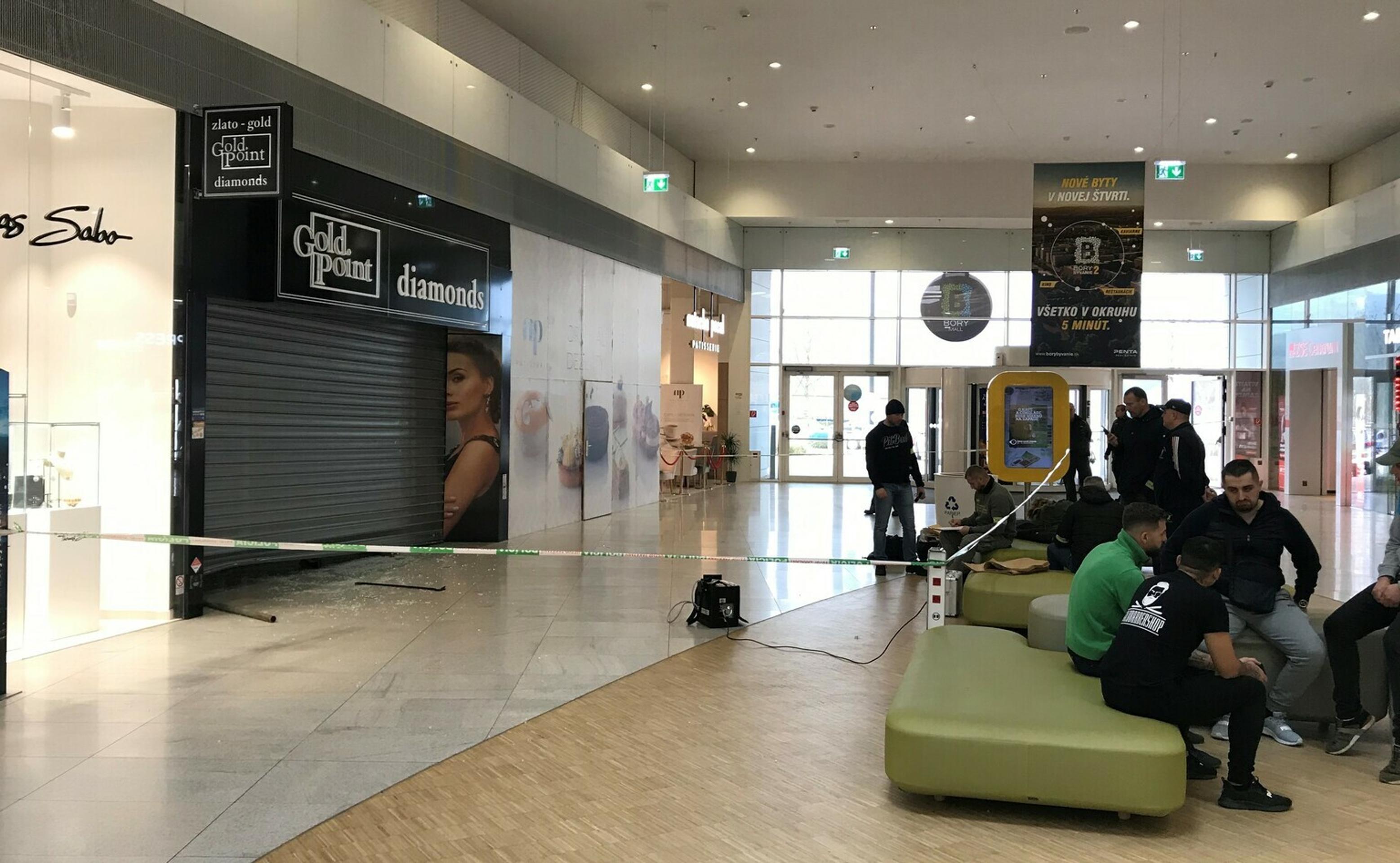 Vykradnuté zaltníctvo v Bory Mall