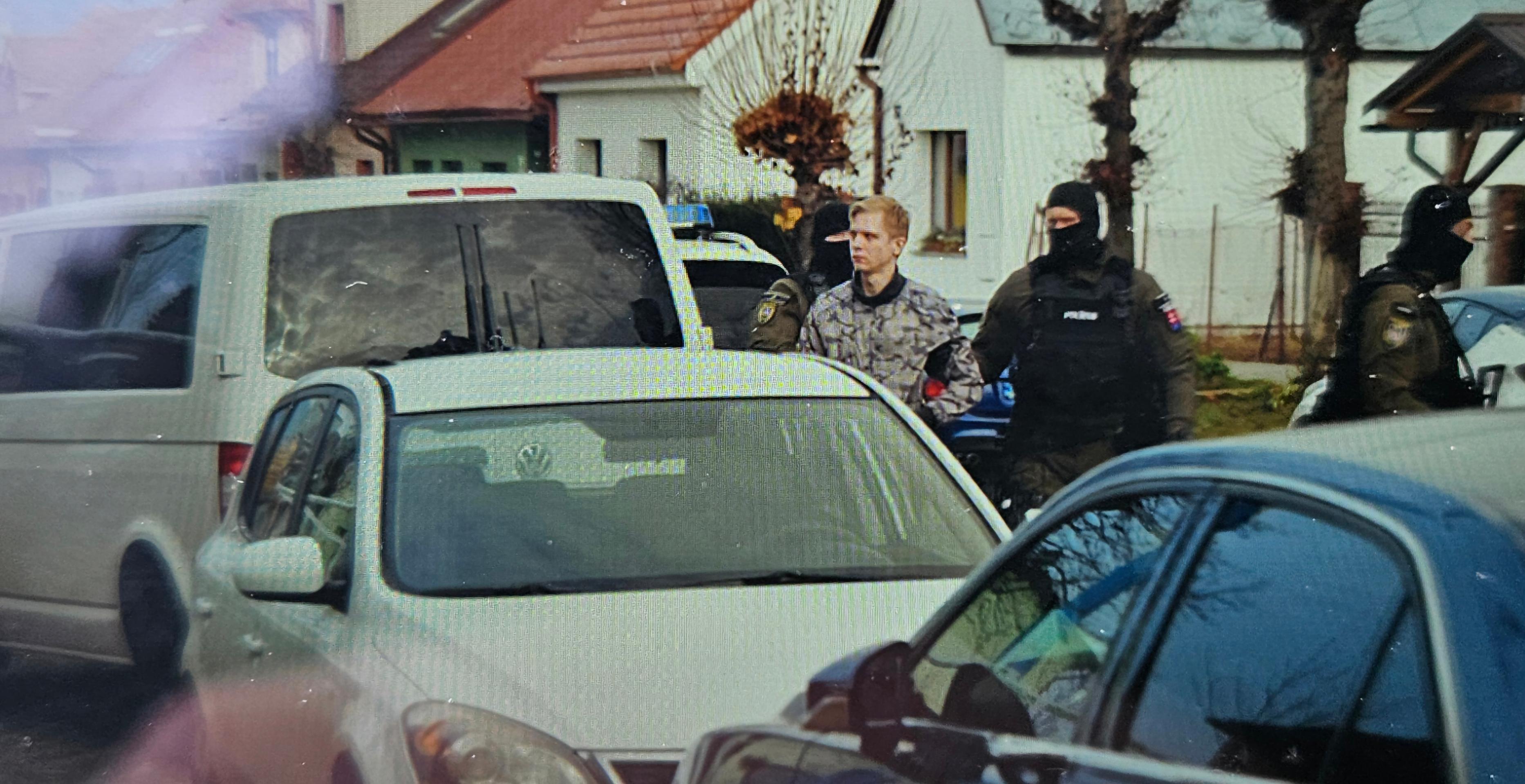 Samuel počas rekonštrukcie prípadu.