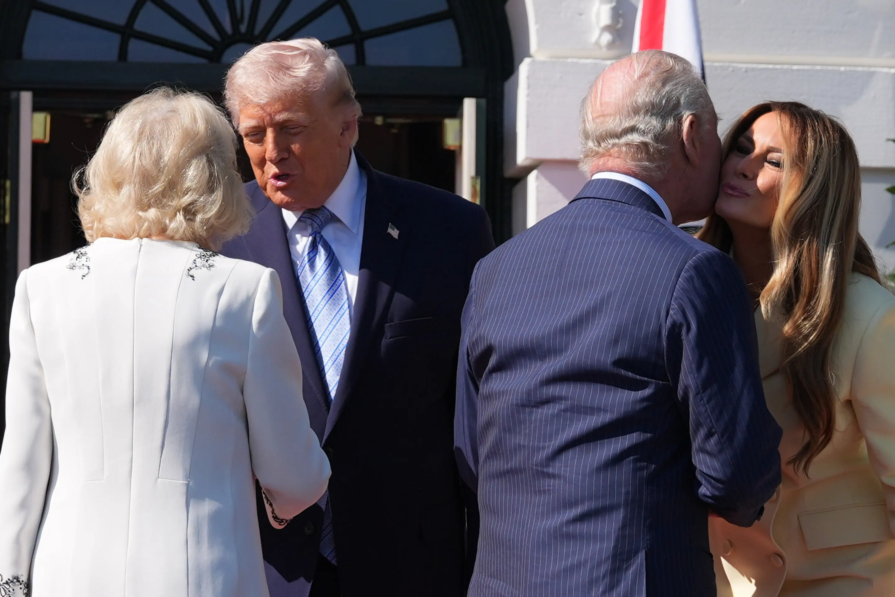 Kráľ Karol III.  s manželkou Kamilou na návšteve v USA.
