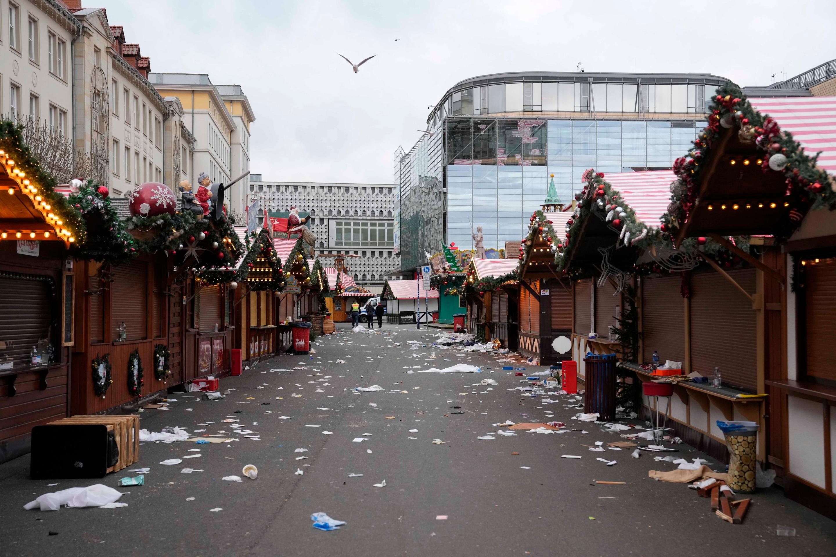 Muž vpálil do skupiny ľudí autom v plnej rýchlosti