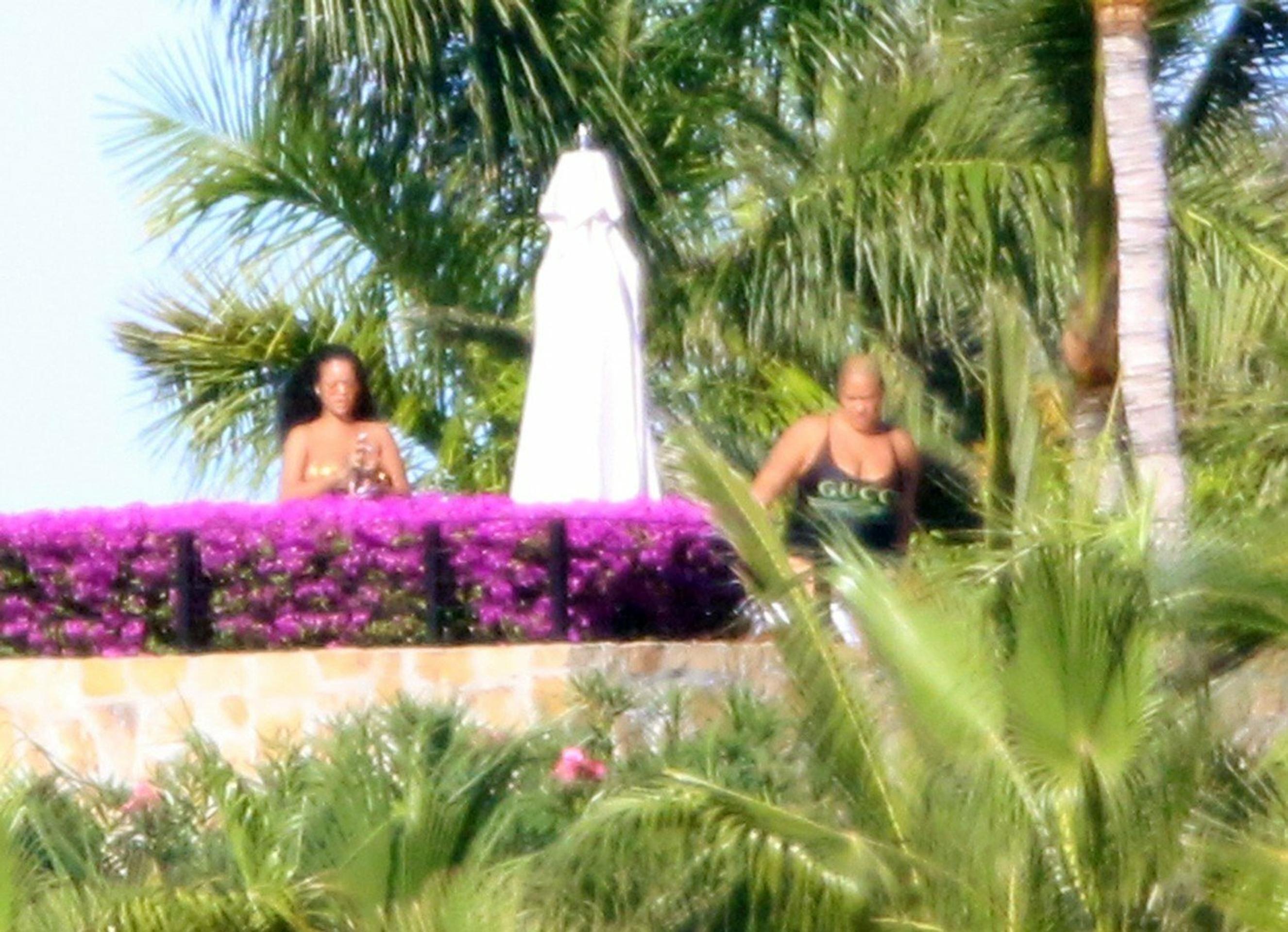 Rihanna oddychuje v Mexiku.