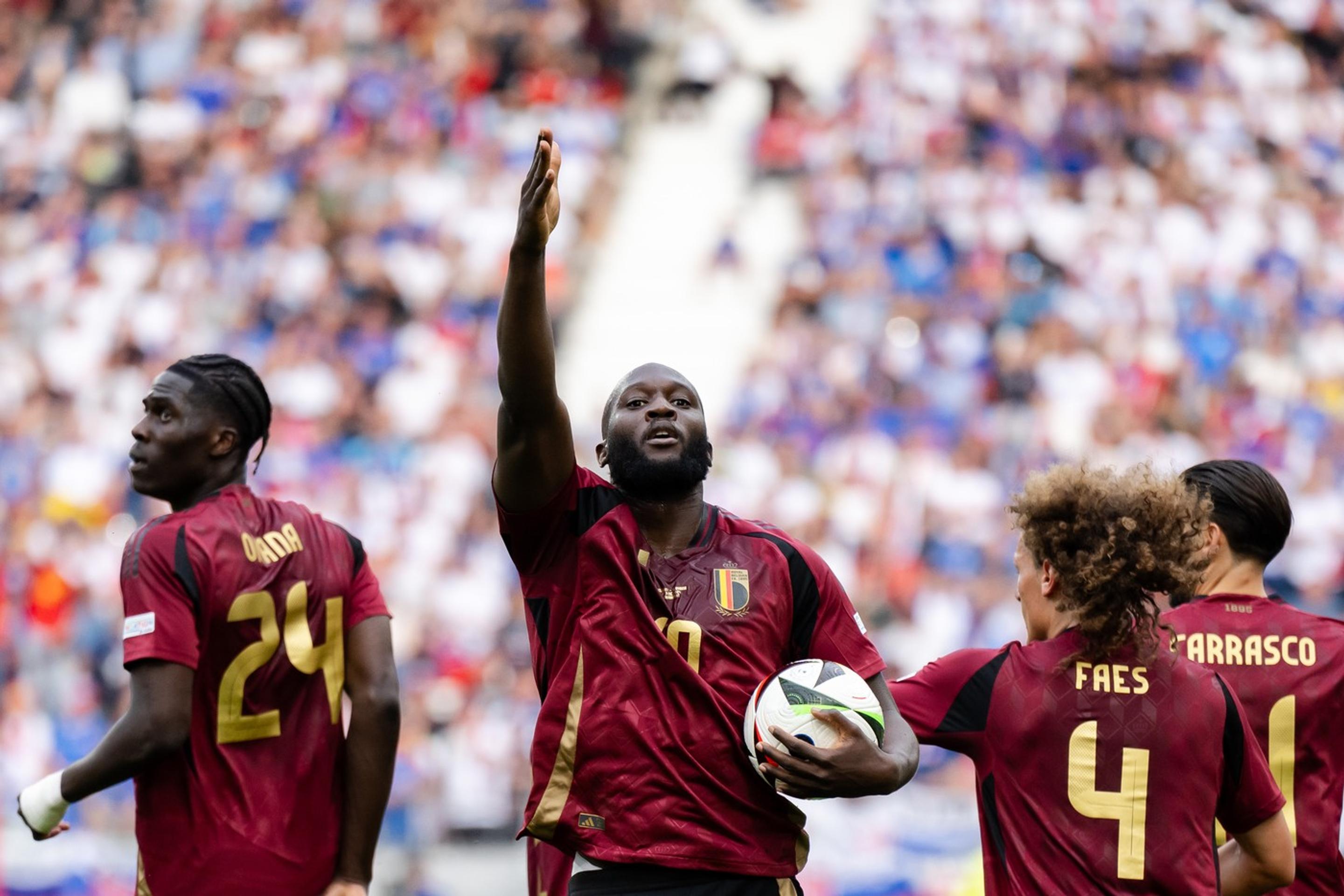 Lukaku oslavuje gól, ktorý však nakoniec neplatil.