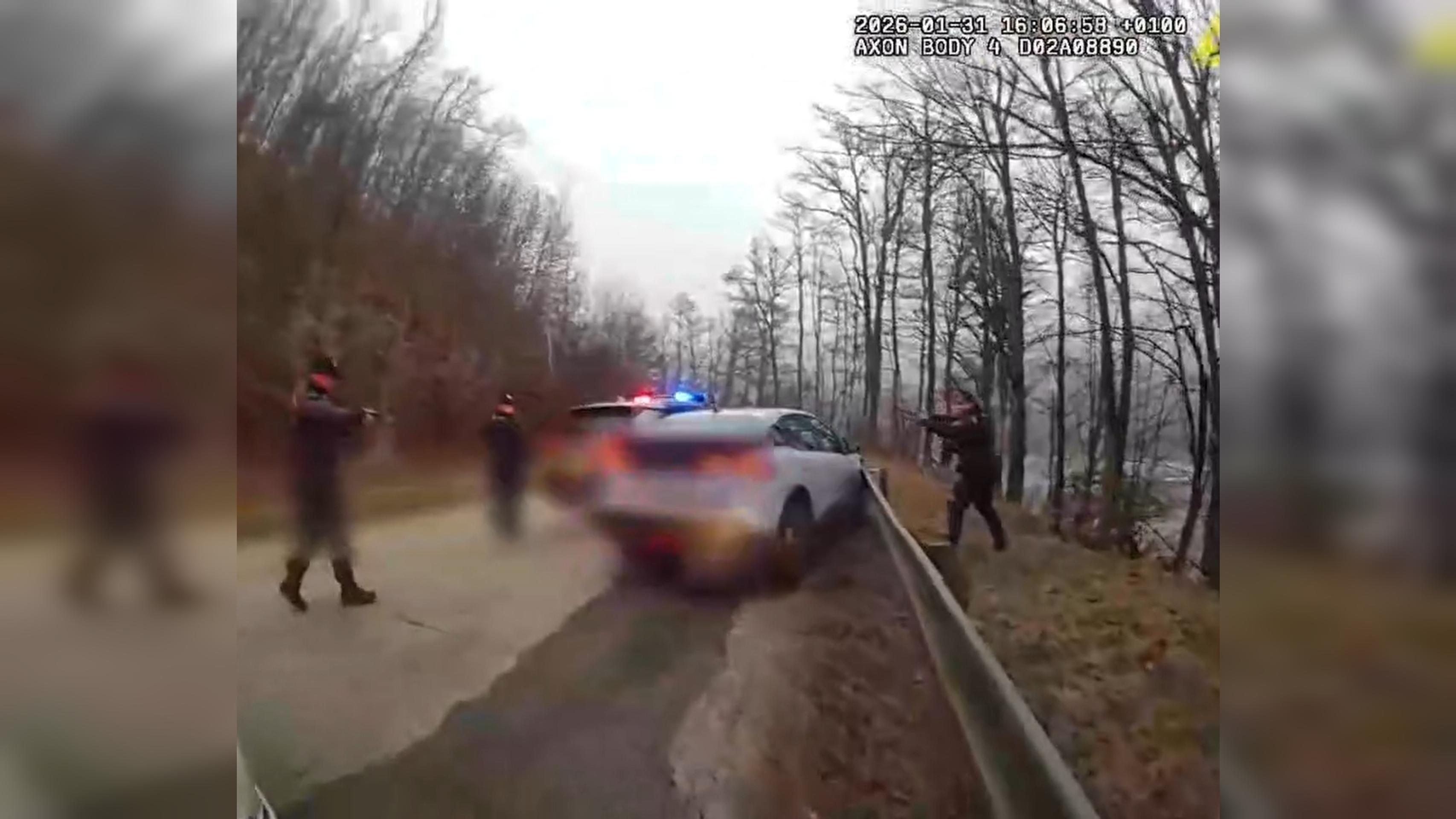 Auto narazilo do zvodidiel.