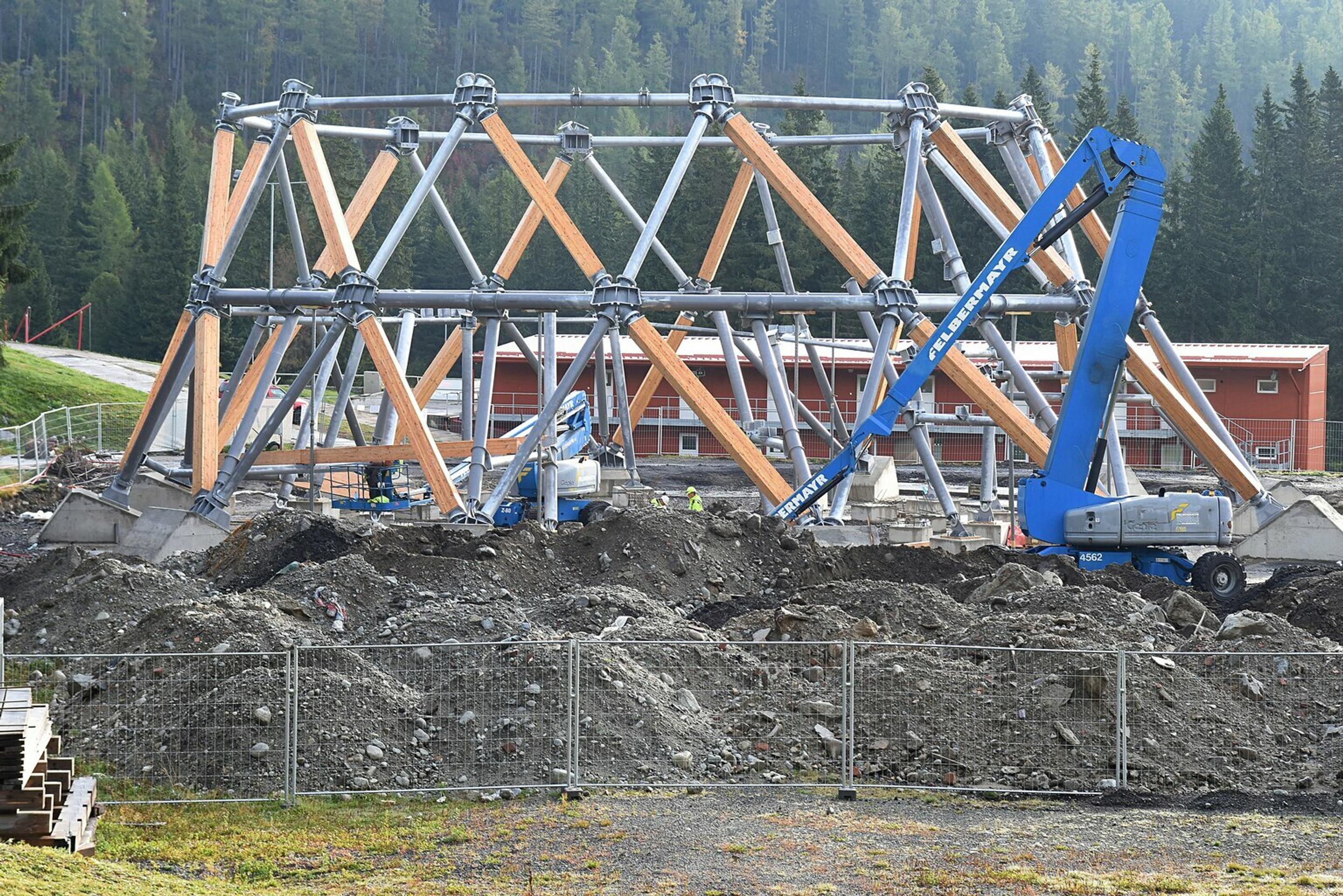 Ruch na stavbe vyhliadkovej veže.