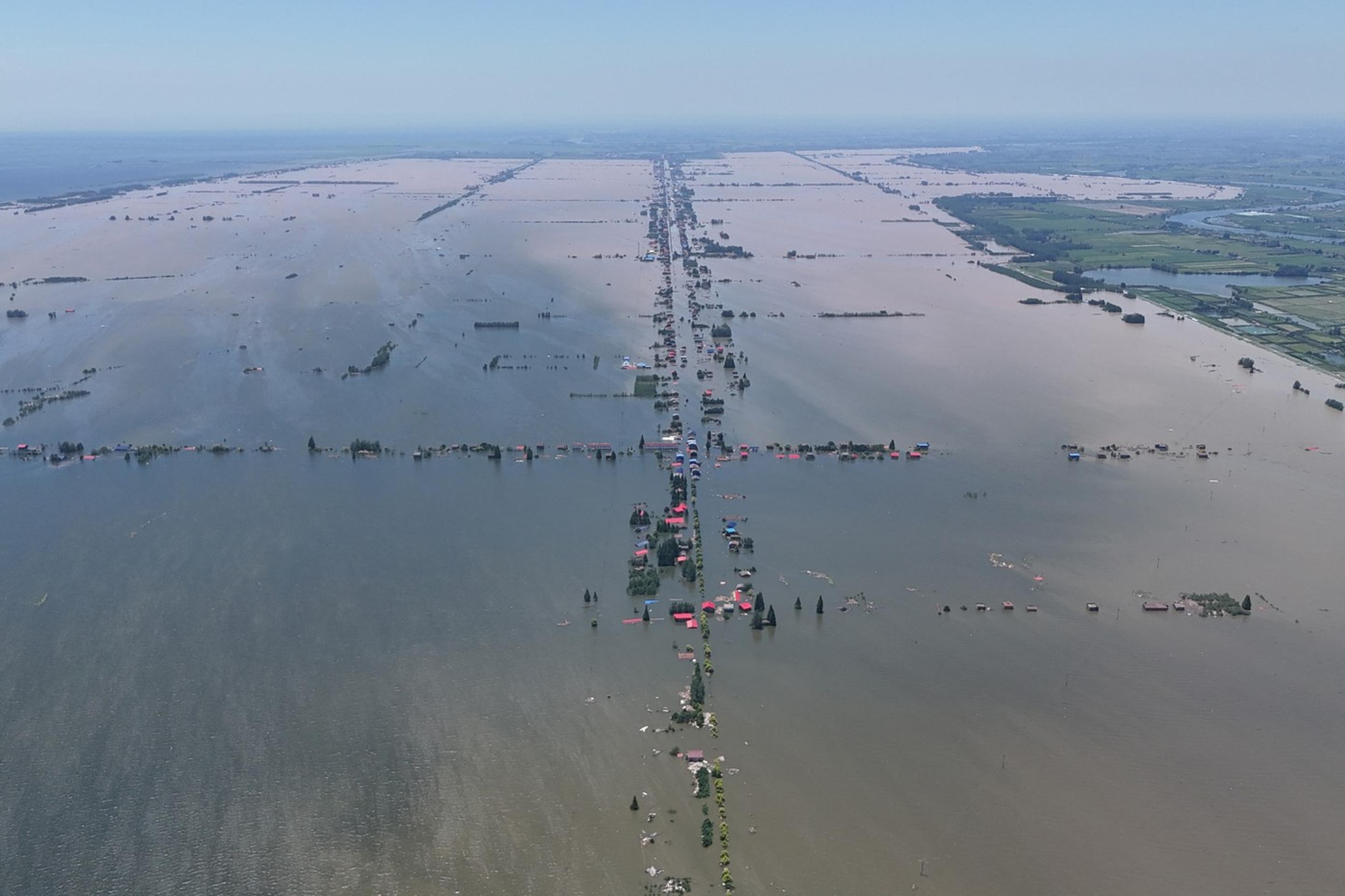 Na druhom najväčšom jazere Číny sa pretrhla hrádza.