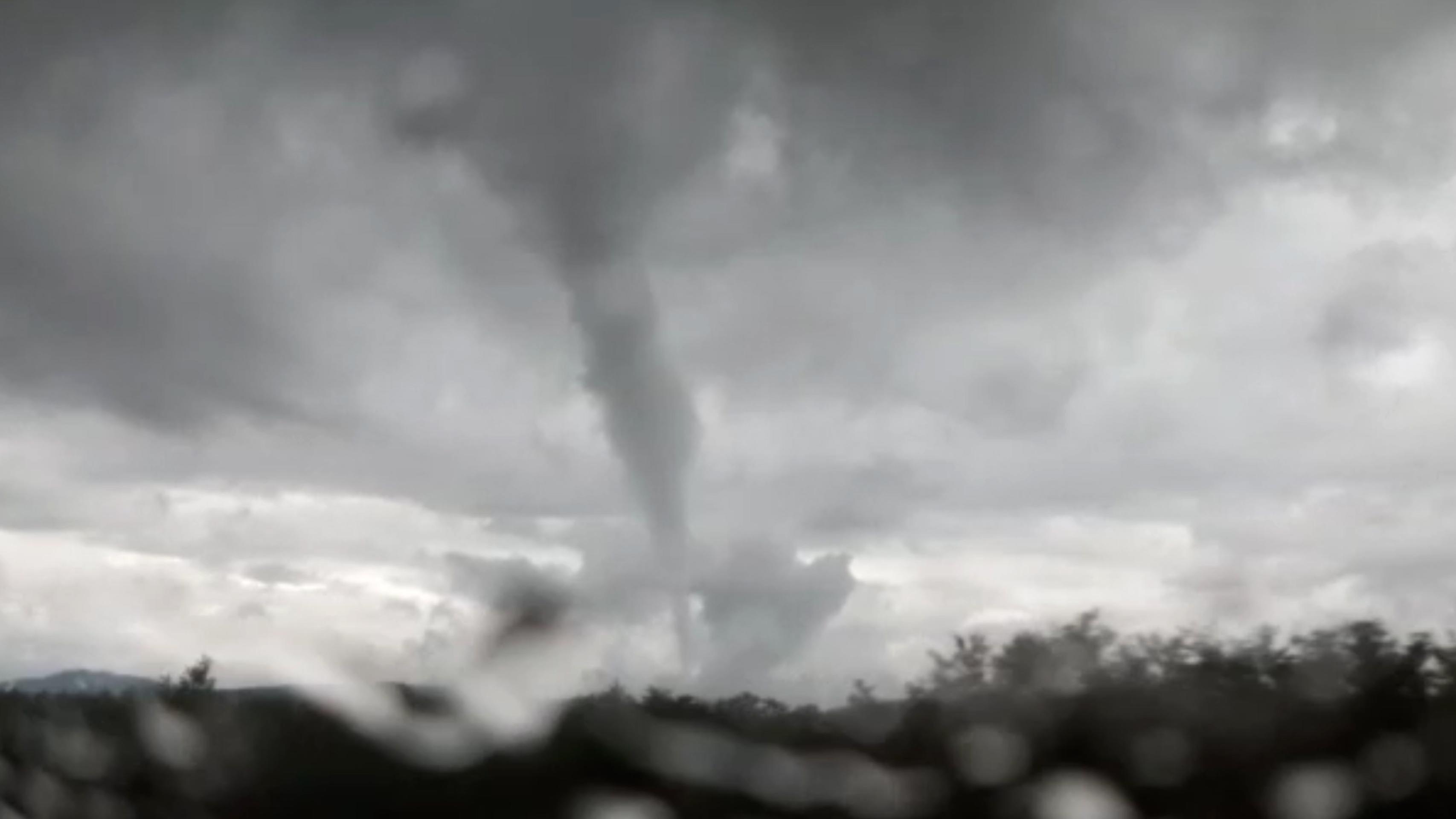 Tornádo alebo tromba?