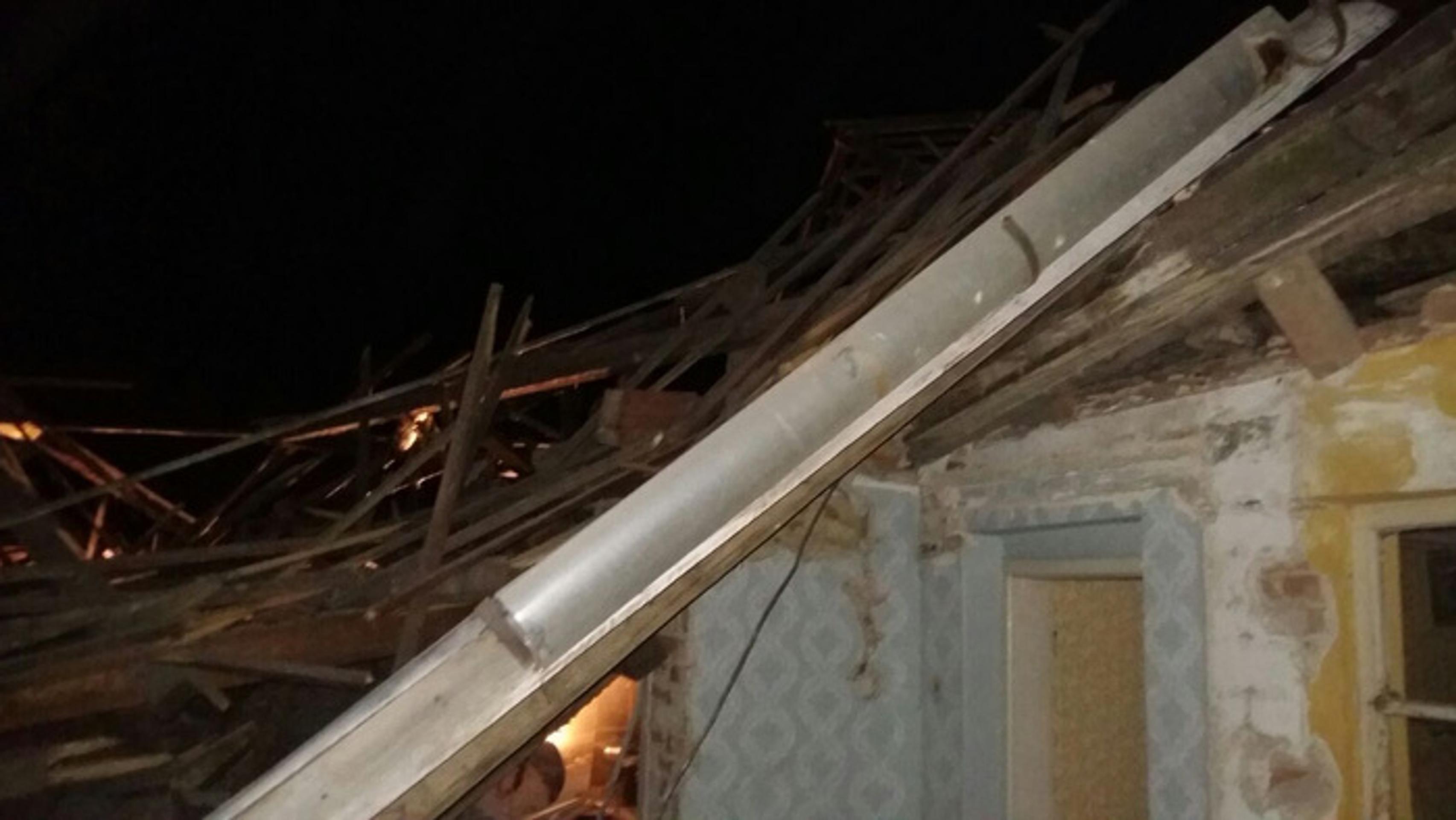 Zdevastovaná prístavba rodinné domu po výbuchu plynu v Košolnej.