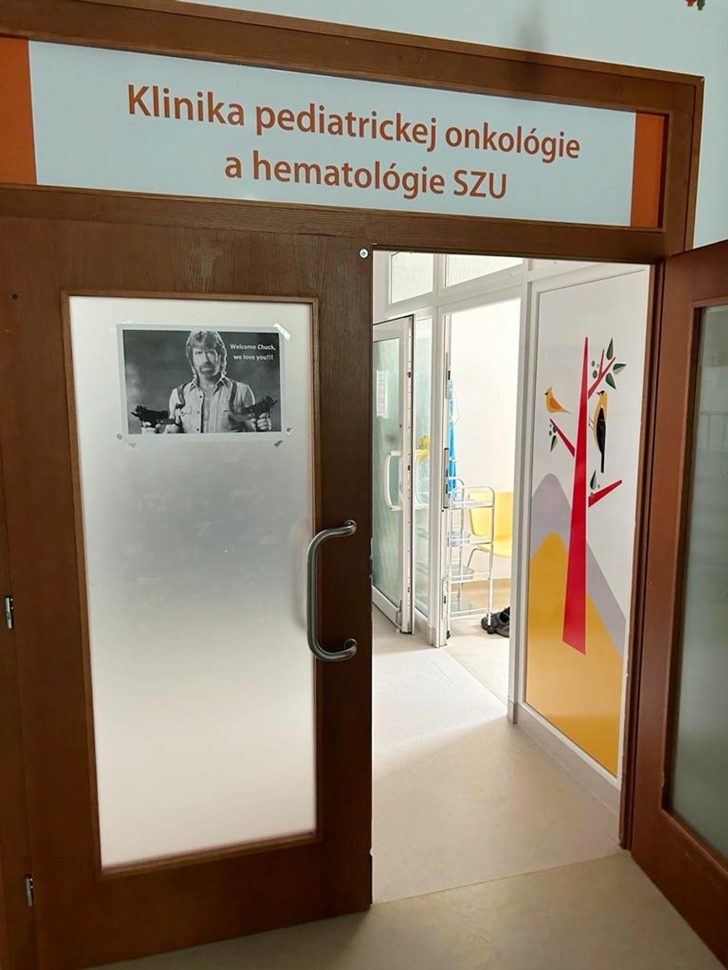 Chuck Norris v onkologickom centre. 