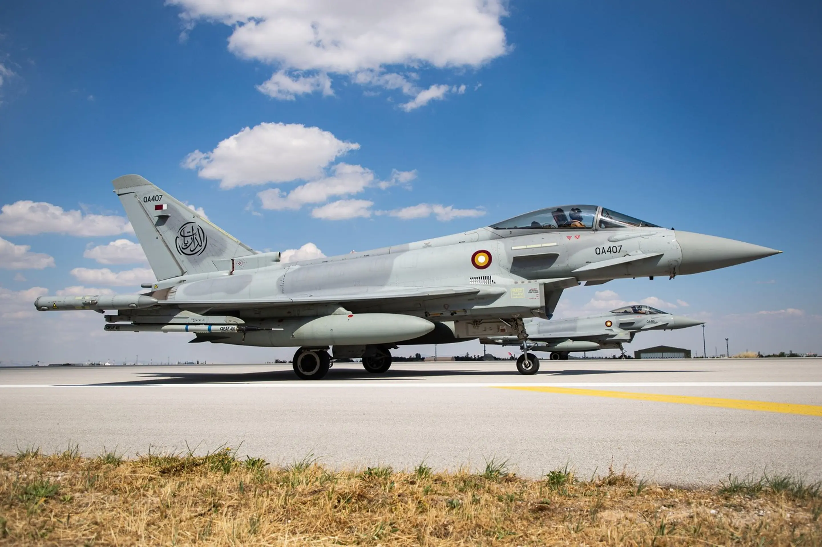 Viacúčelové stíhacie lietadlo Eurofighter Typhoon, ktoré patrí do spoločnej katarsko-britskej letky.