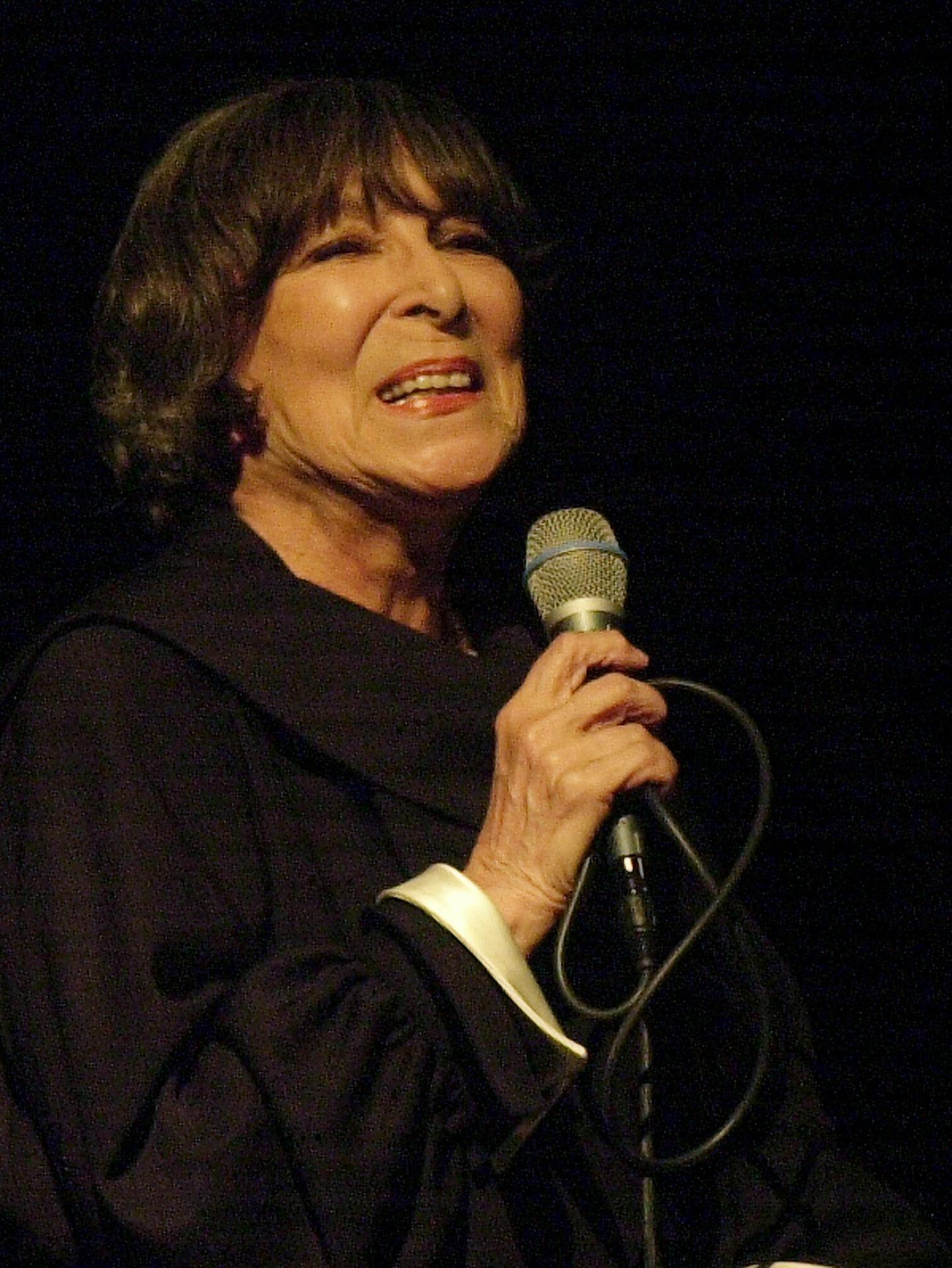 Hana Hegerová zožala nekonečný potlesk zožala počas svojho bratislavského koncertu v 4. apríla 2004