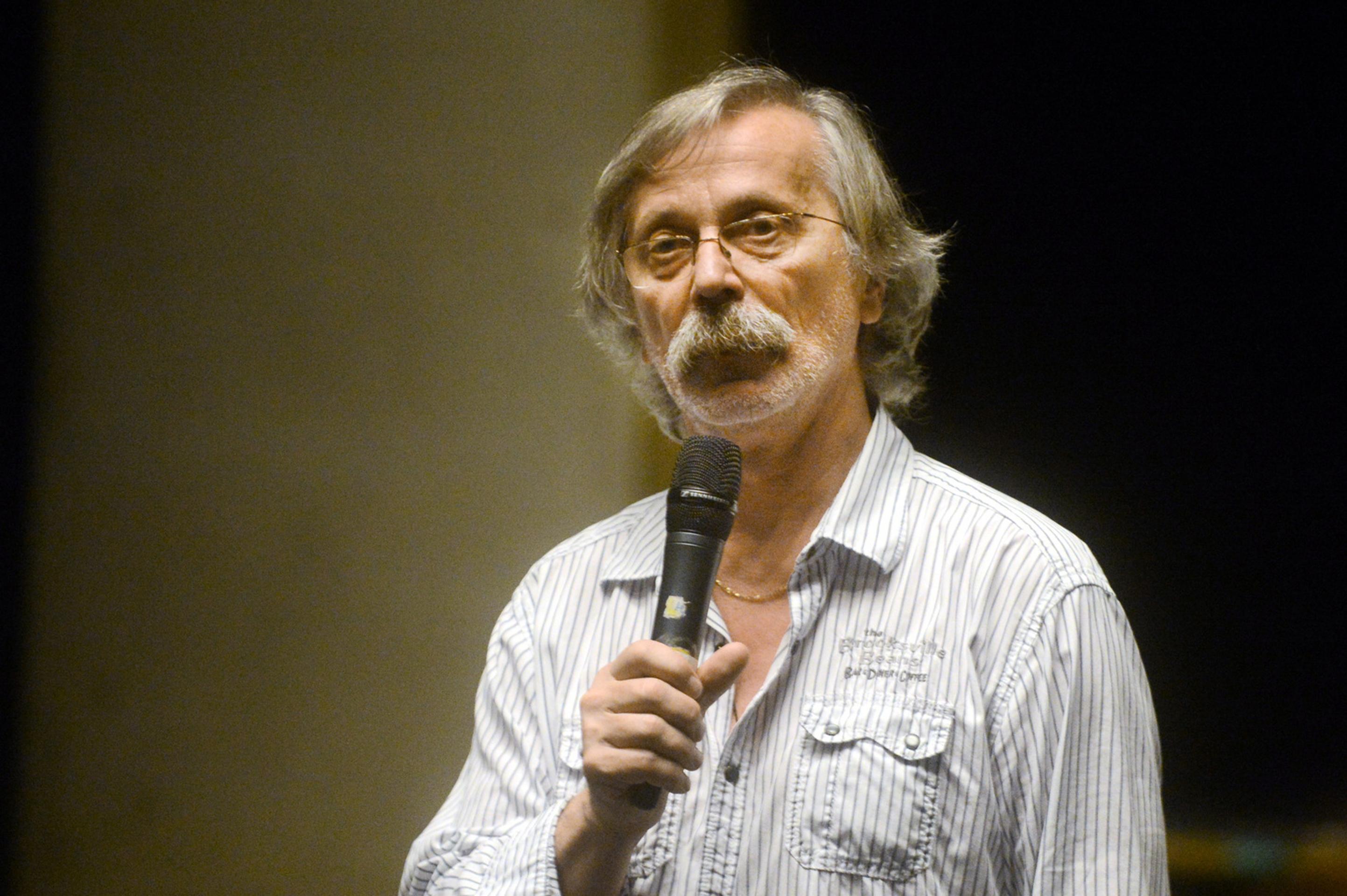 Americký minister obrany Miller dostal vakcínu vo vojenskej nemocnici Waltera Reeda.