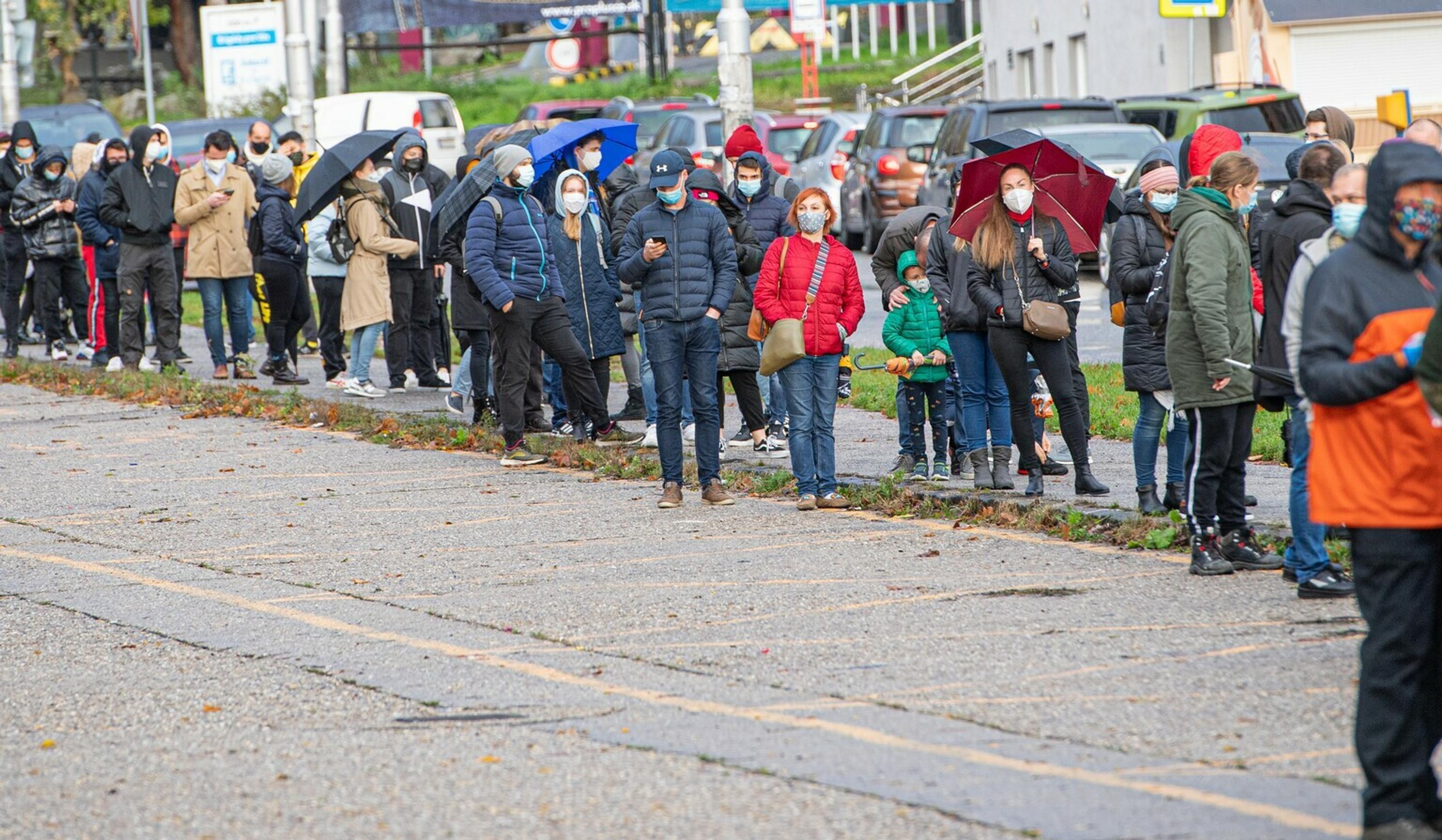 Testovanie pri amfiteátri v Košiciach.