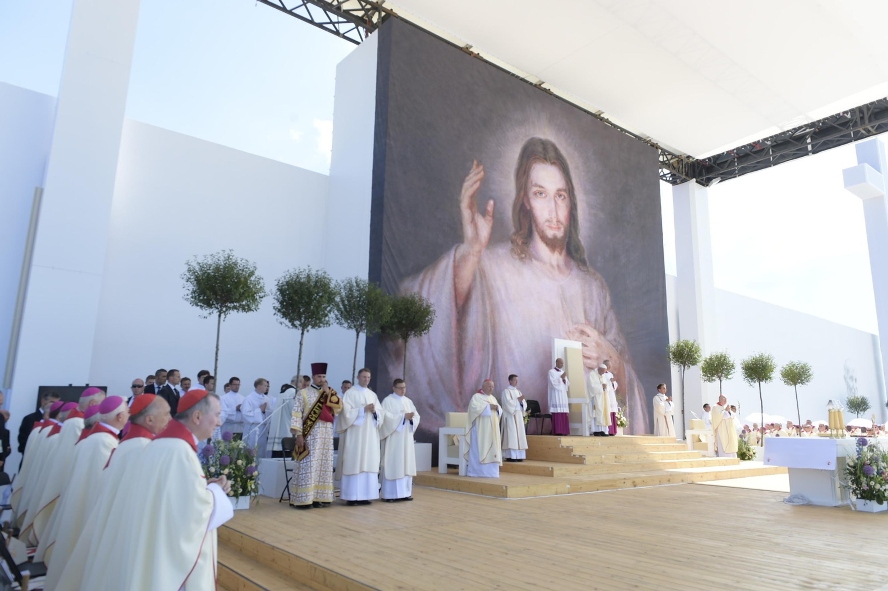 Pápeža Františka si na omšu pod otvoreným nebom prišli vypočuť skoro dva milióny ľudí