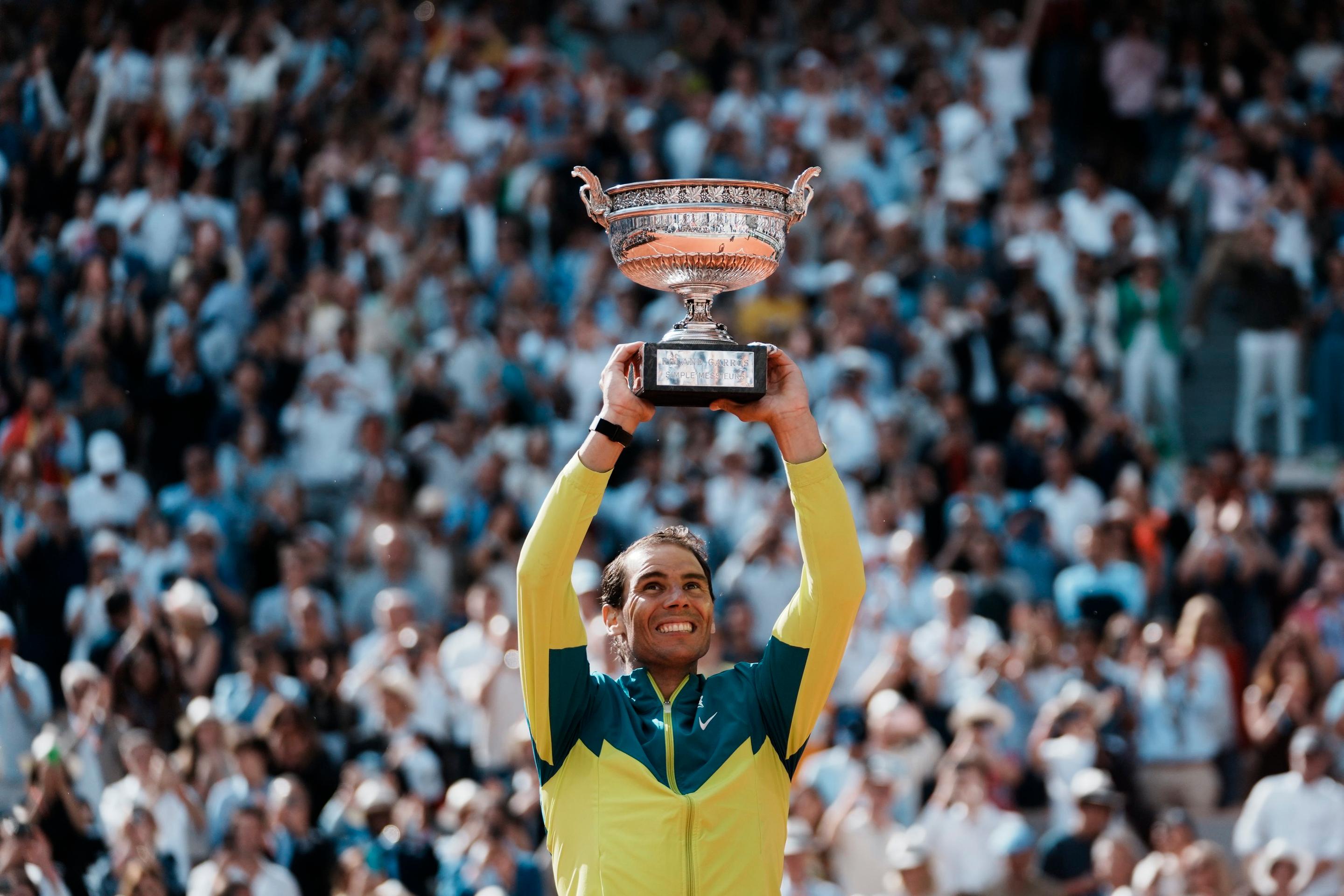 Španielsky tenista Rafael Nadal triumfoval štrnástykrát v kariére na Roland Garros a získal rekordný 22. grandslamový titul.