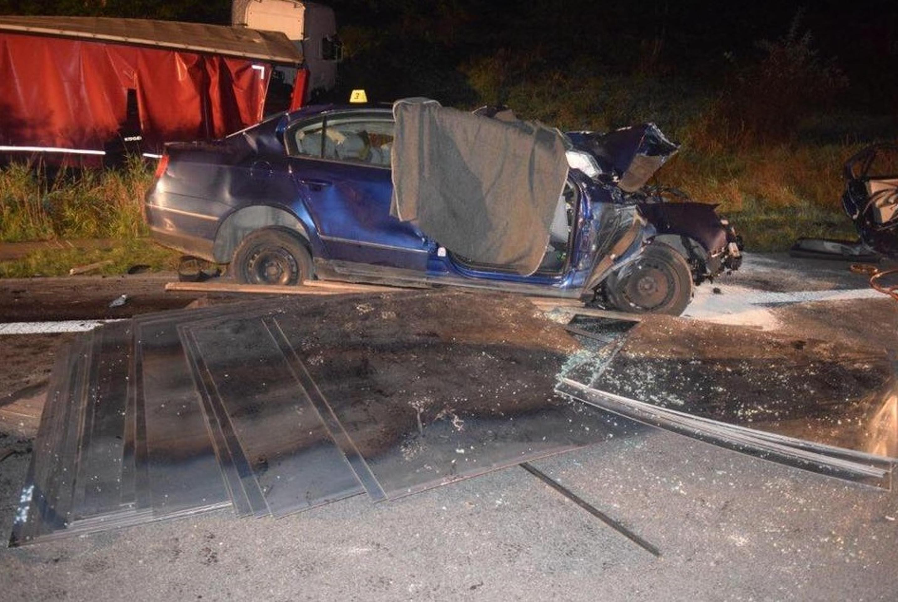 Nehodu neprežili traja ľudia.