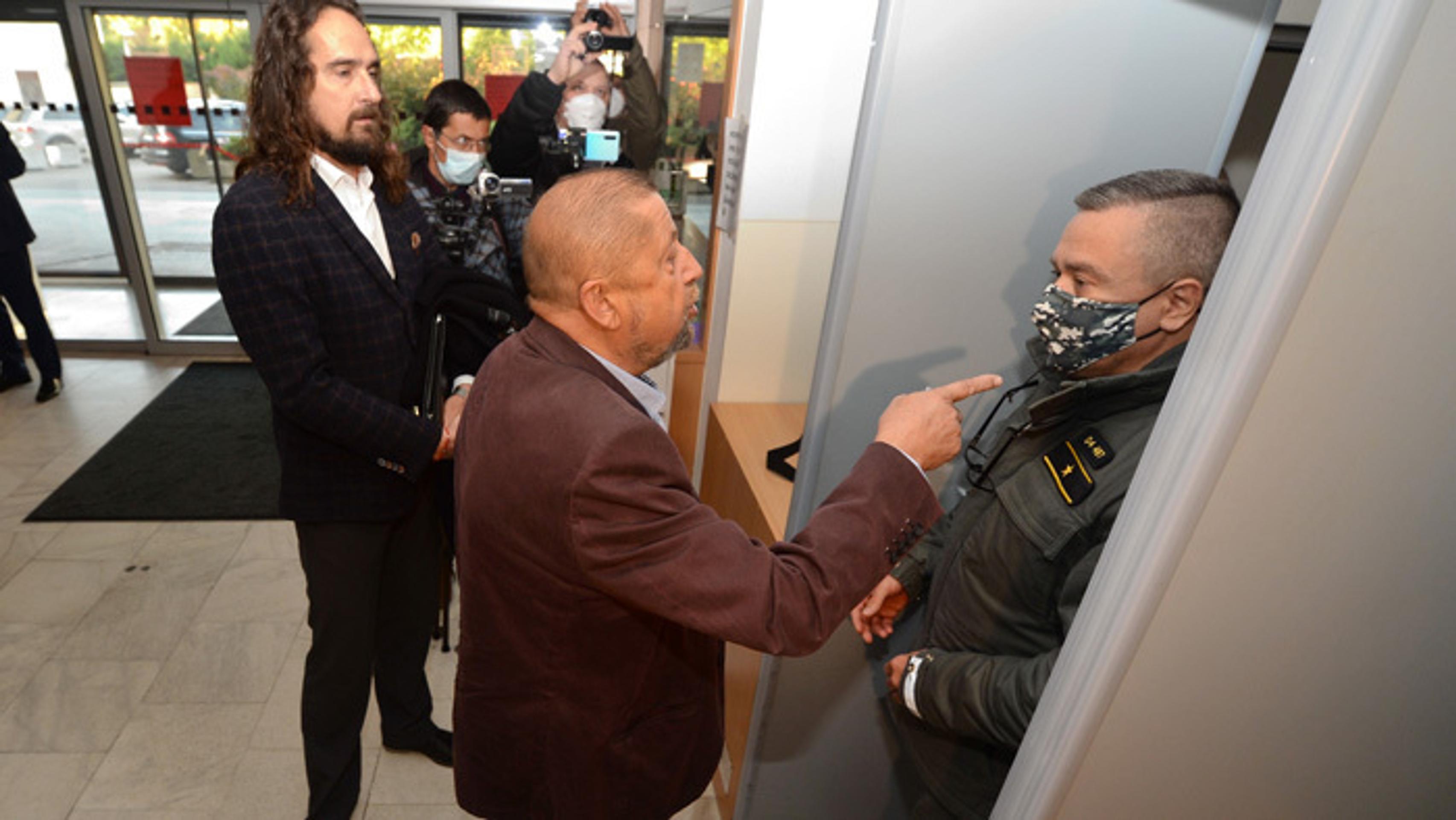 Šéfredaktor časopisu Zem a Vek Tibor Eliot Rostas a bývalý sudca Štefan Harabin.