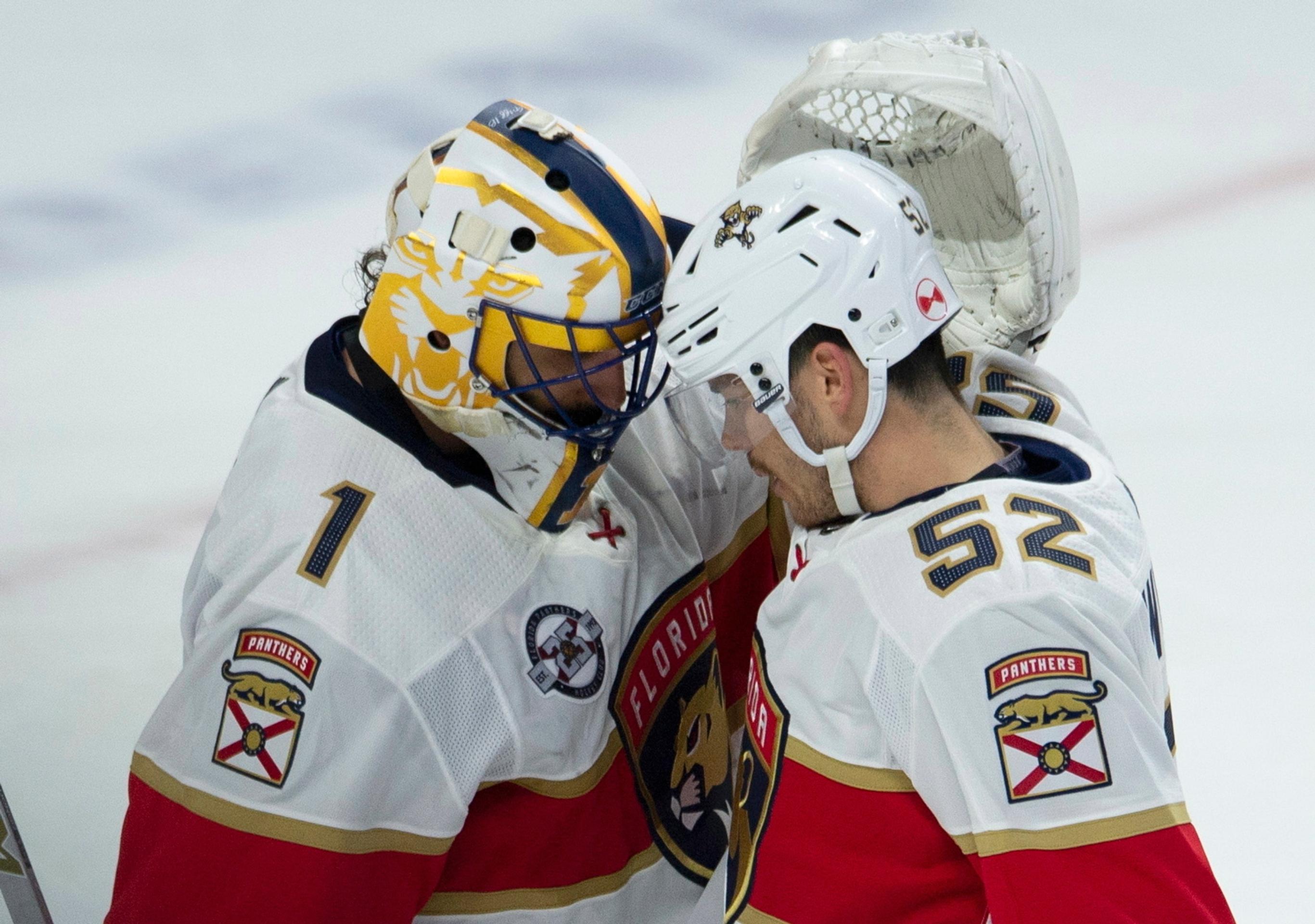 Frans Nielsen z Detroitu v dueli proti Buffalu.