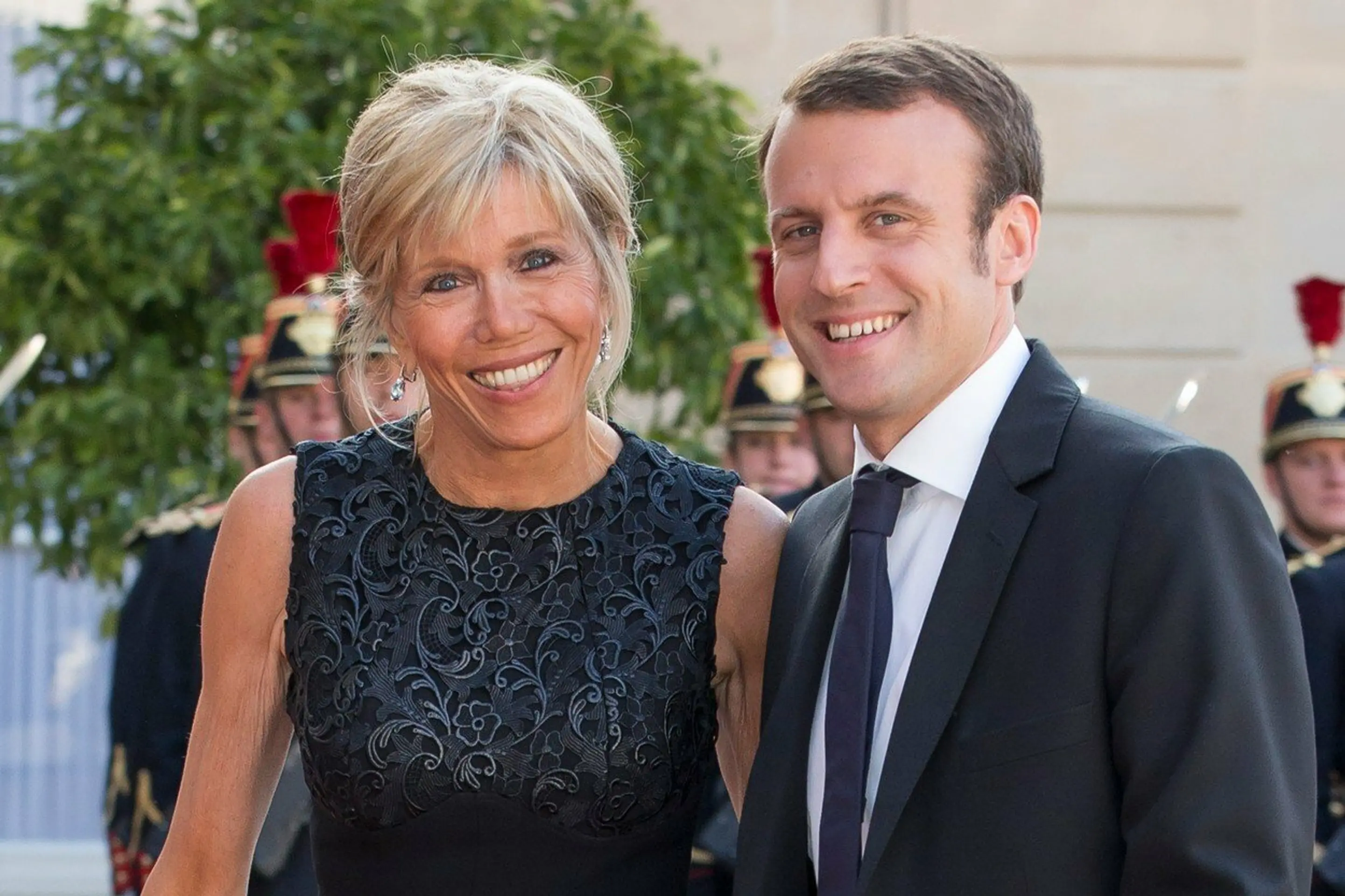 Francúzsky prezident Emmanuel Macron je ženatý s o 25 rokov staršou Brigitte Trogneux.