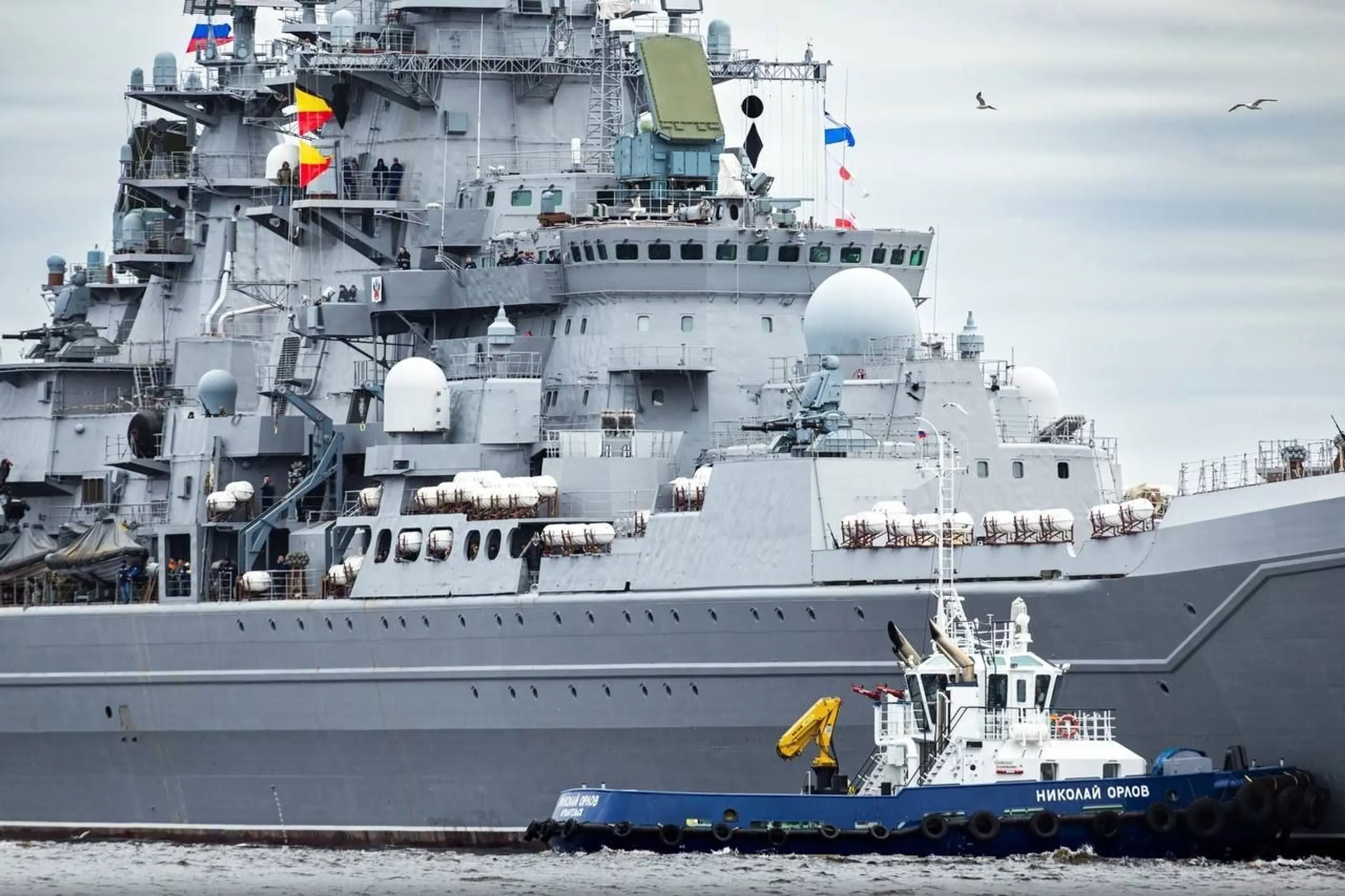 Ruský krížnik Admiral Nachimov.