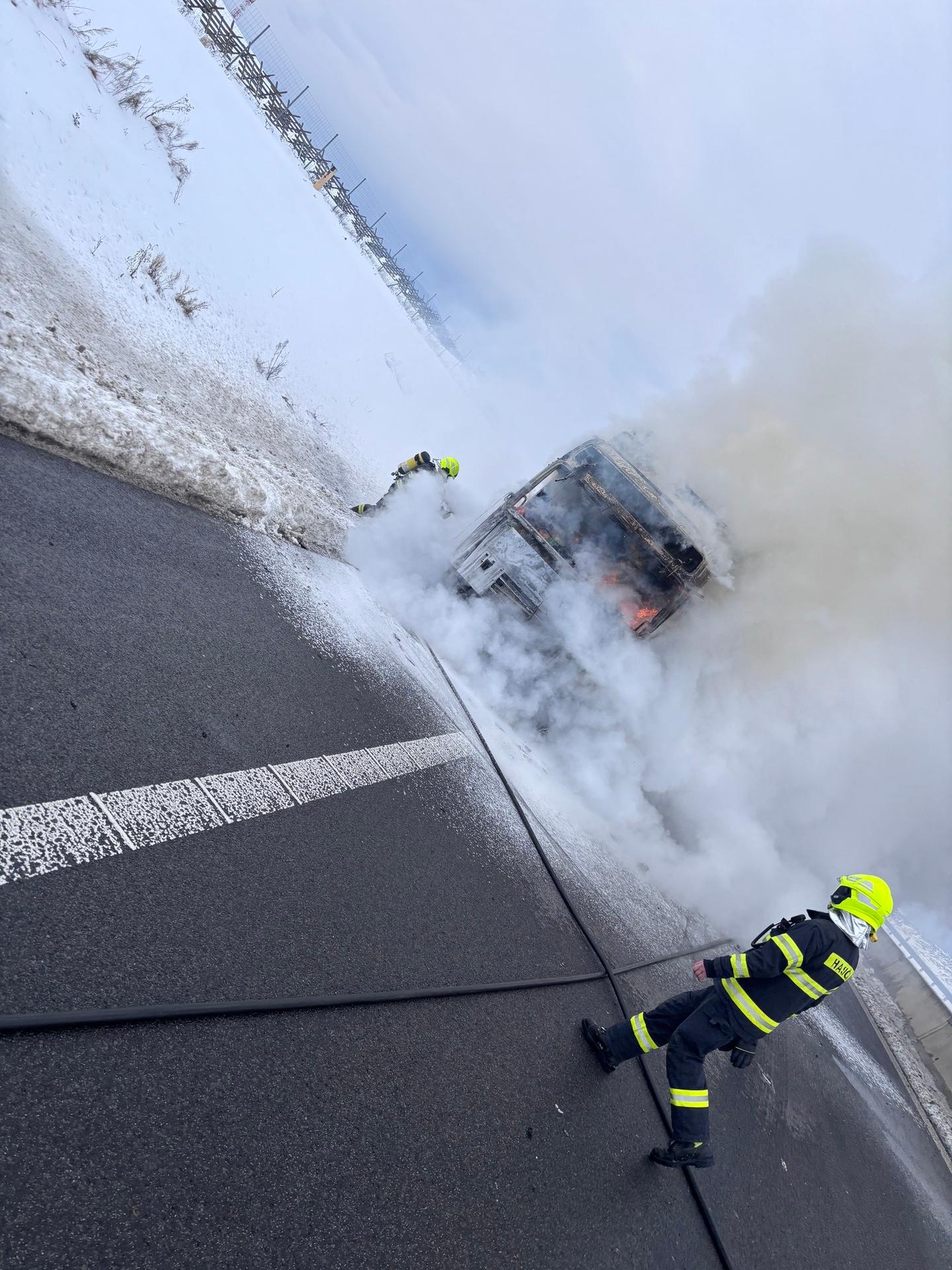 Požiar kamiónu na R4