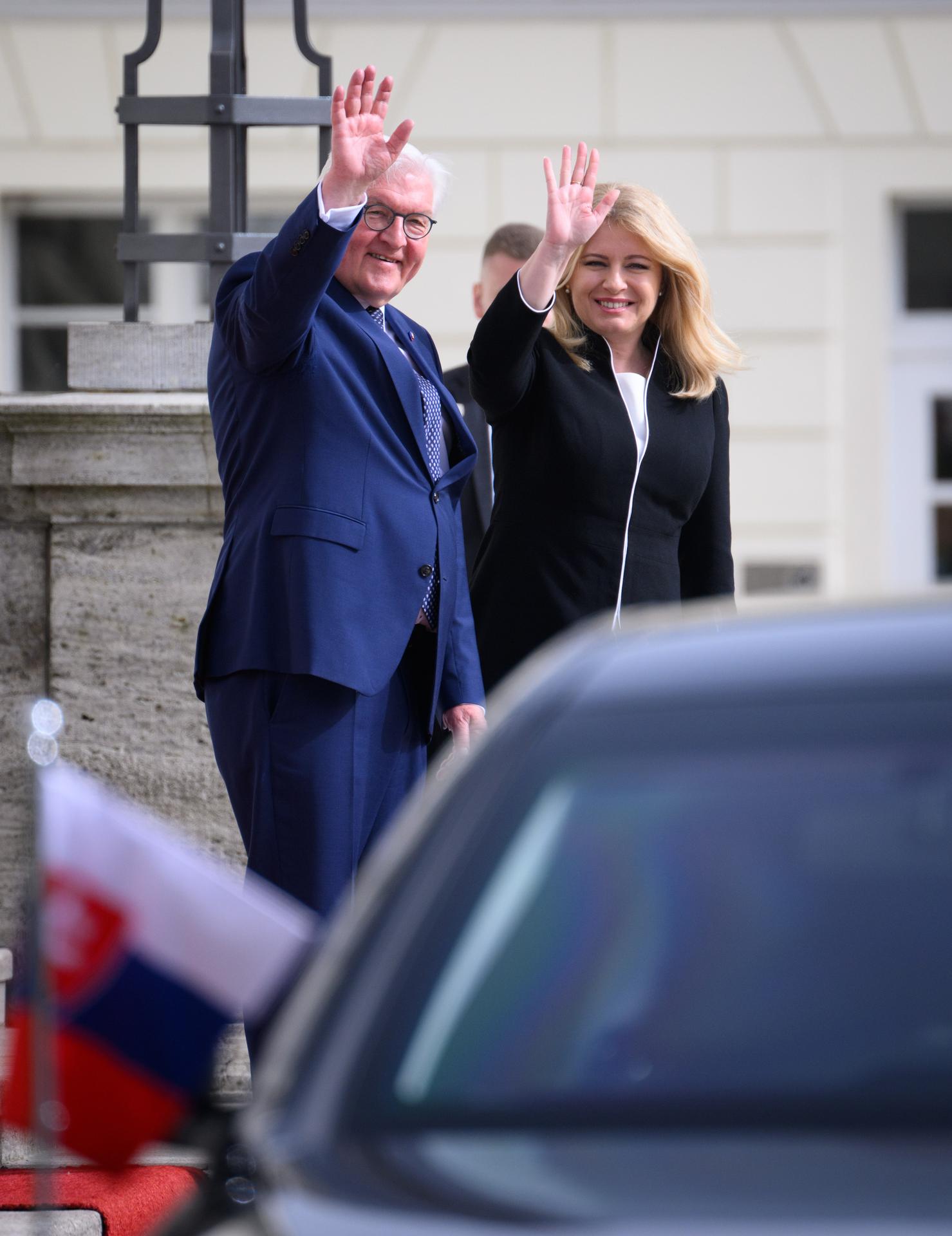 Nemecký prezident Frank-Walter Steinmeier víta slovenskú prezidentku Zuzanu Čaputovú v rámci jej návštevy Nemecka