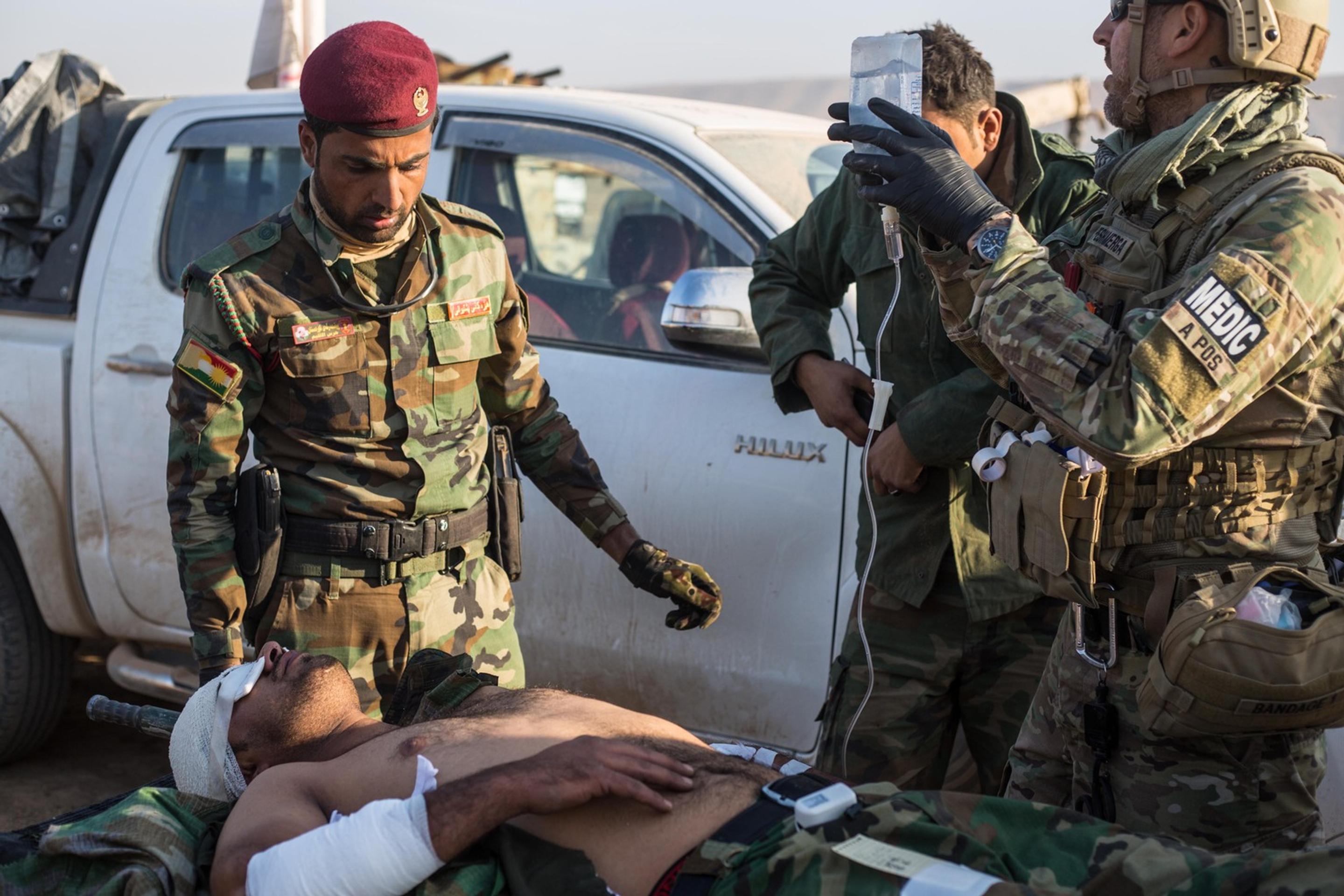 Zranený vojak pri irackom meste Mósul