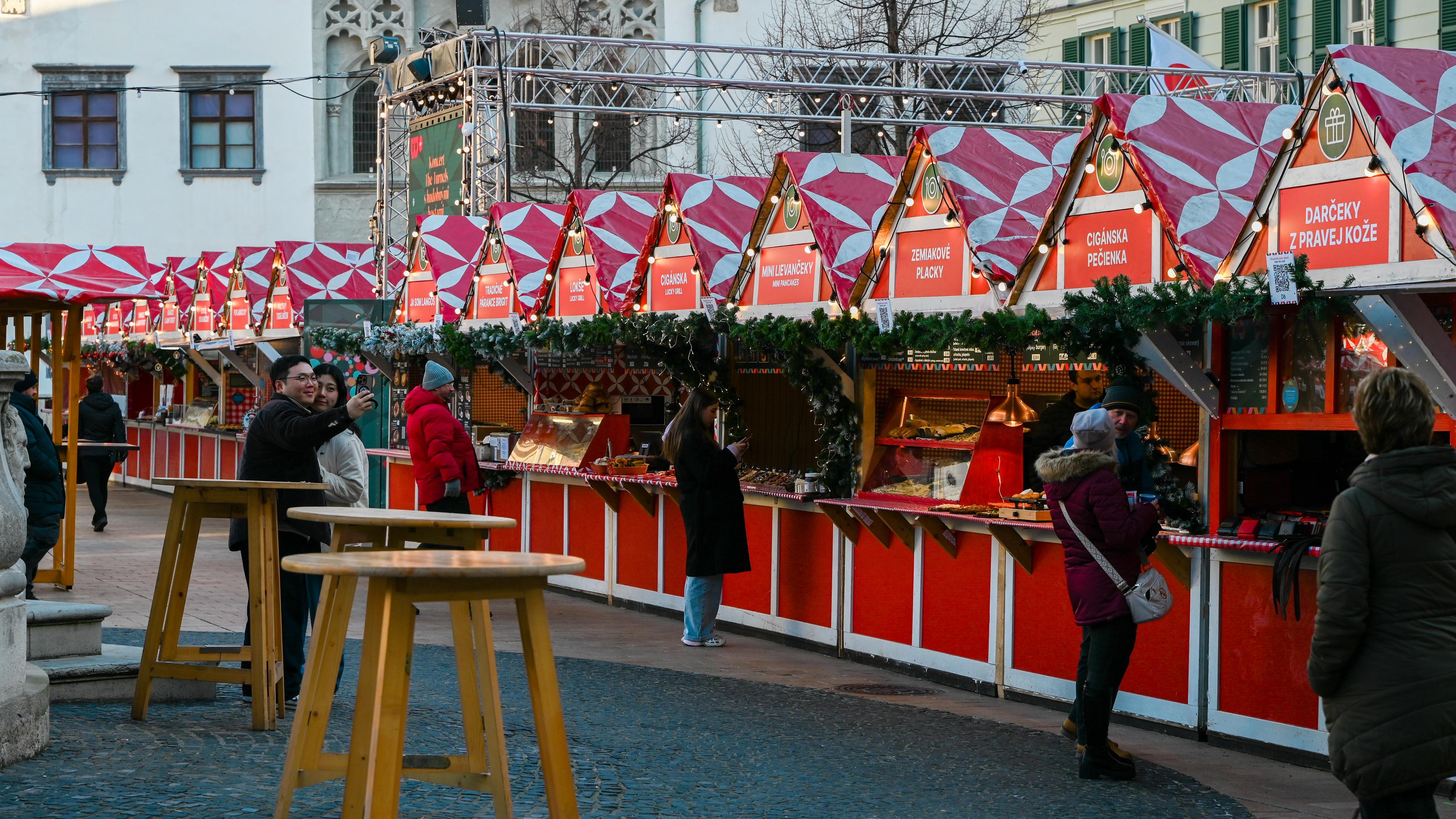 Vianočné trhy v Bratislave.