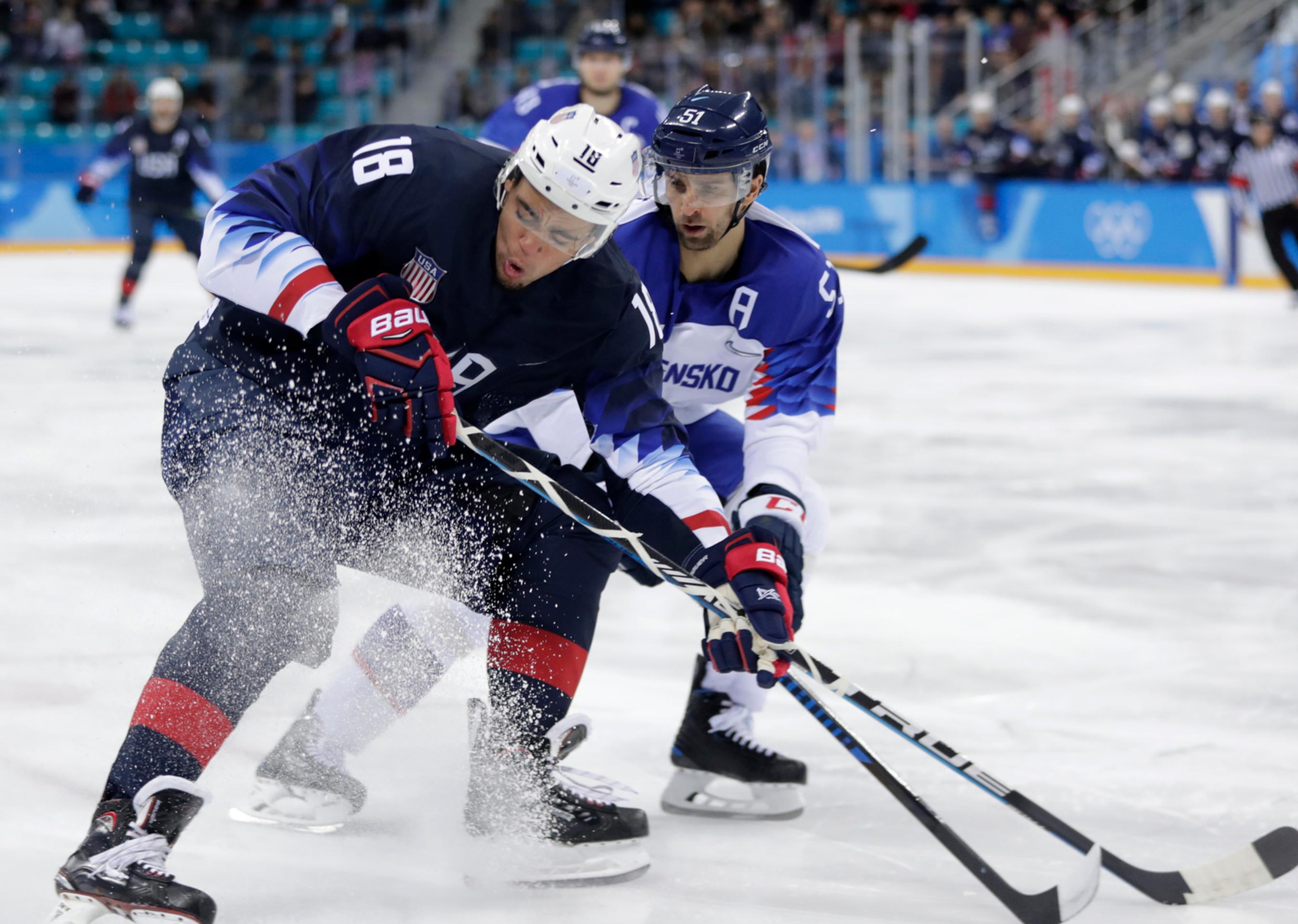 Miloš Bubela (vpravo) v súboji s Američanom Noahom Welchom v zápase na ZOH 2018.
