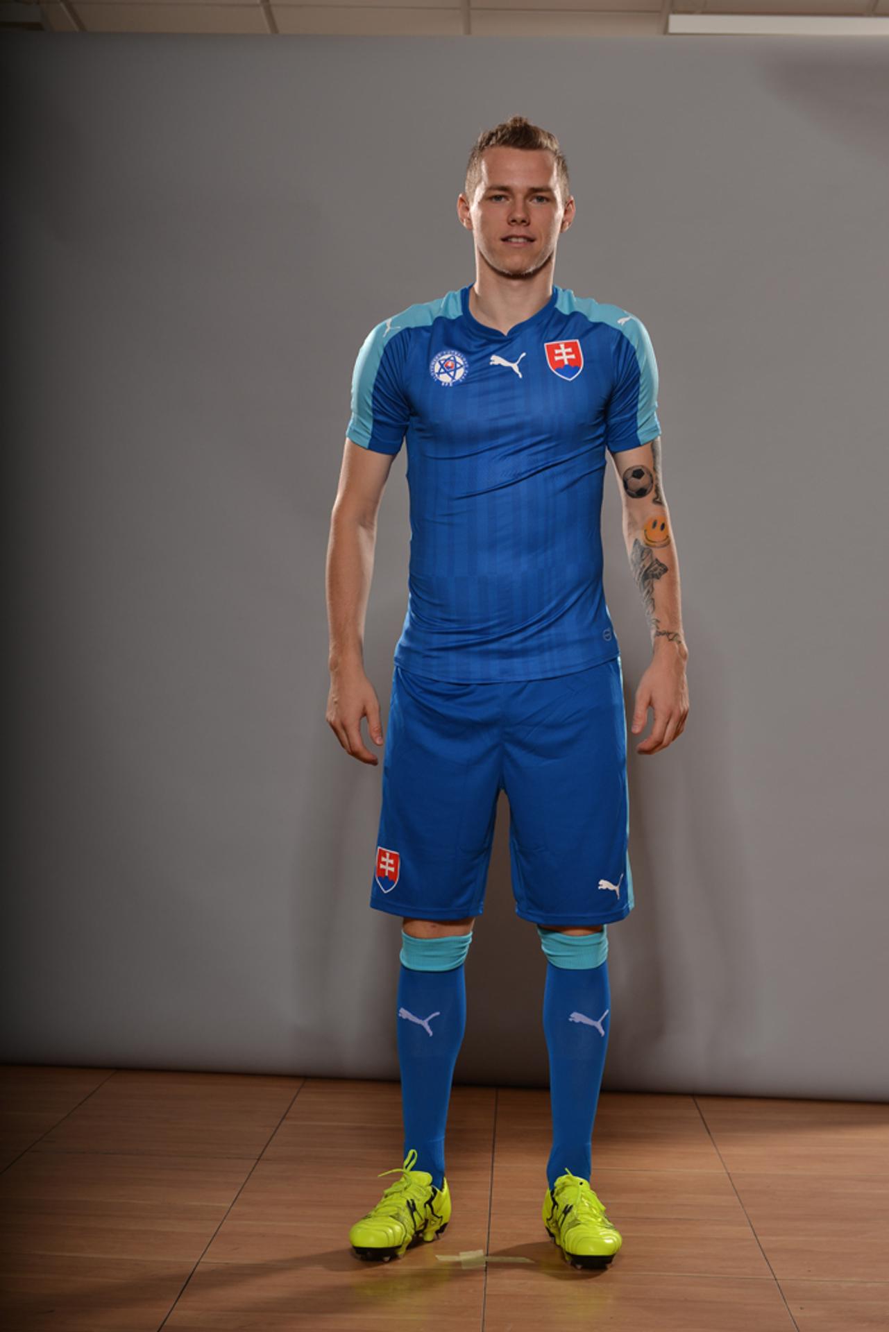 Ondrej Duda v novom reprezentančnom drese pre vonkajšie zápasy.